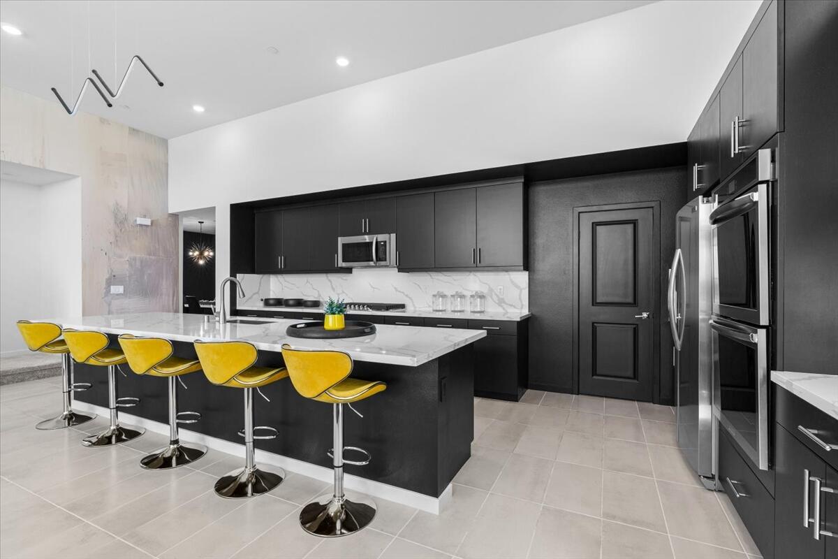 211 Mustang LN