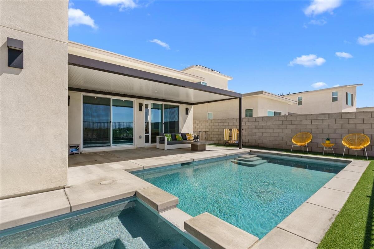 211 Mustang LN