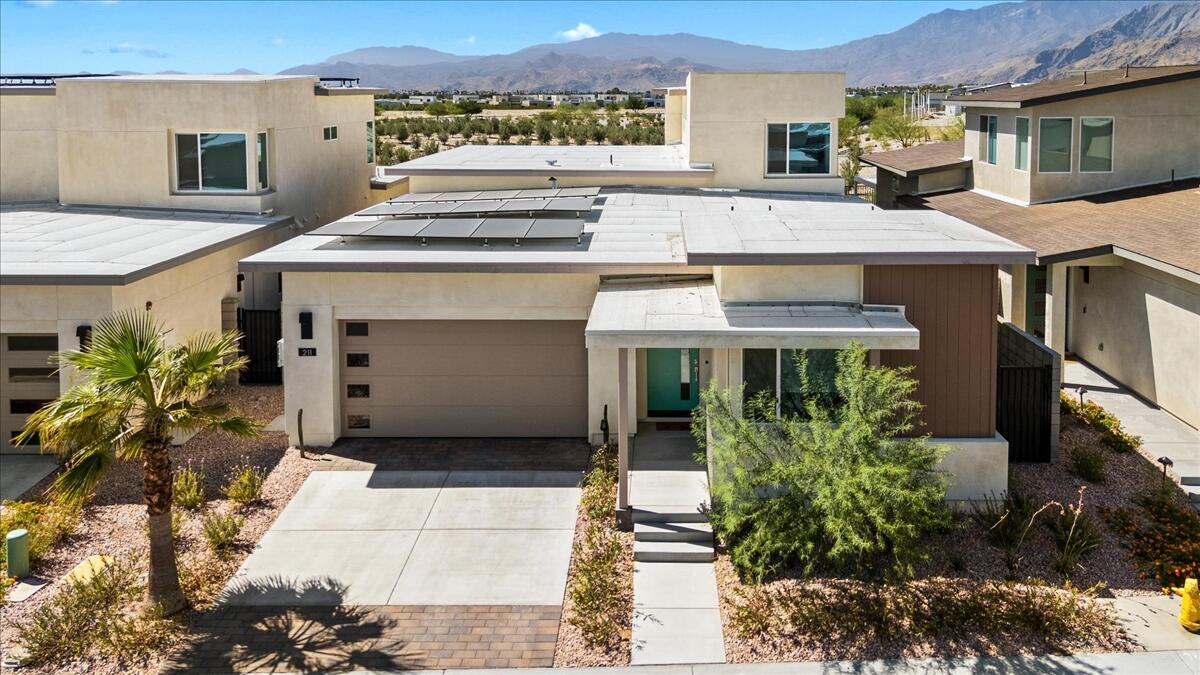 211 Mustang LN