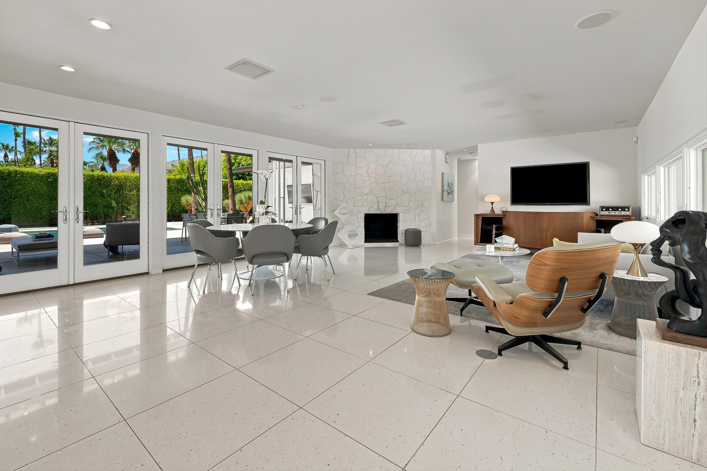 241 Camino Norte