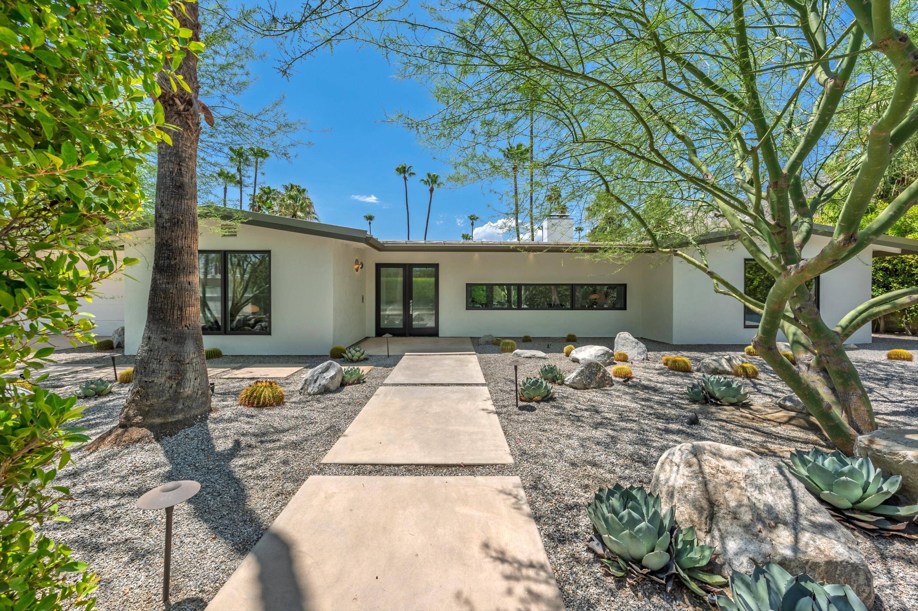 241 Camino Norte