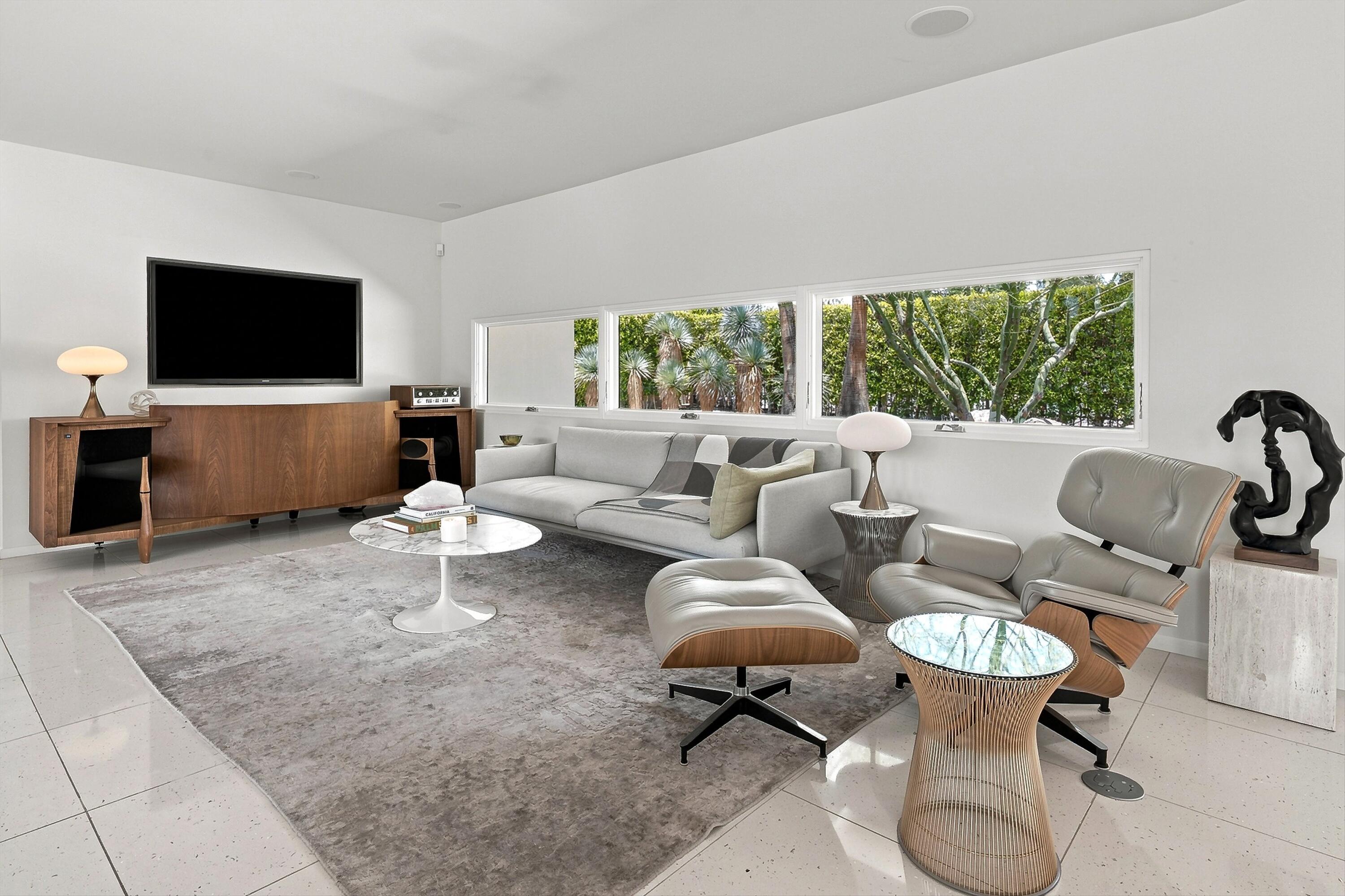 241 Camino Norte