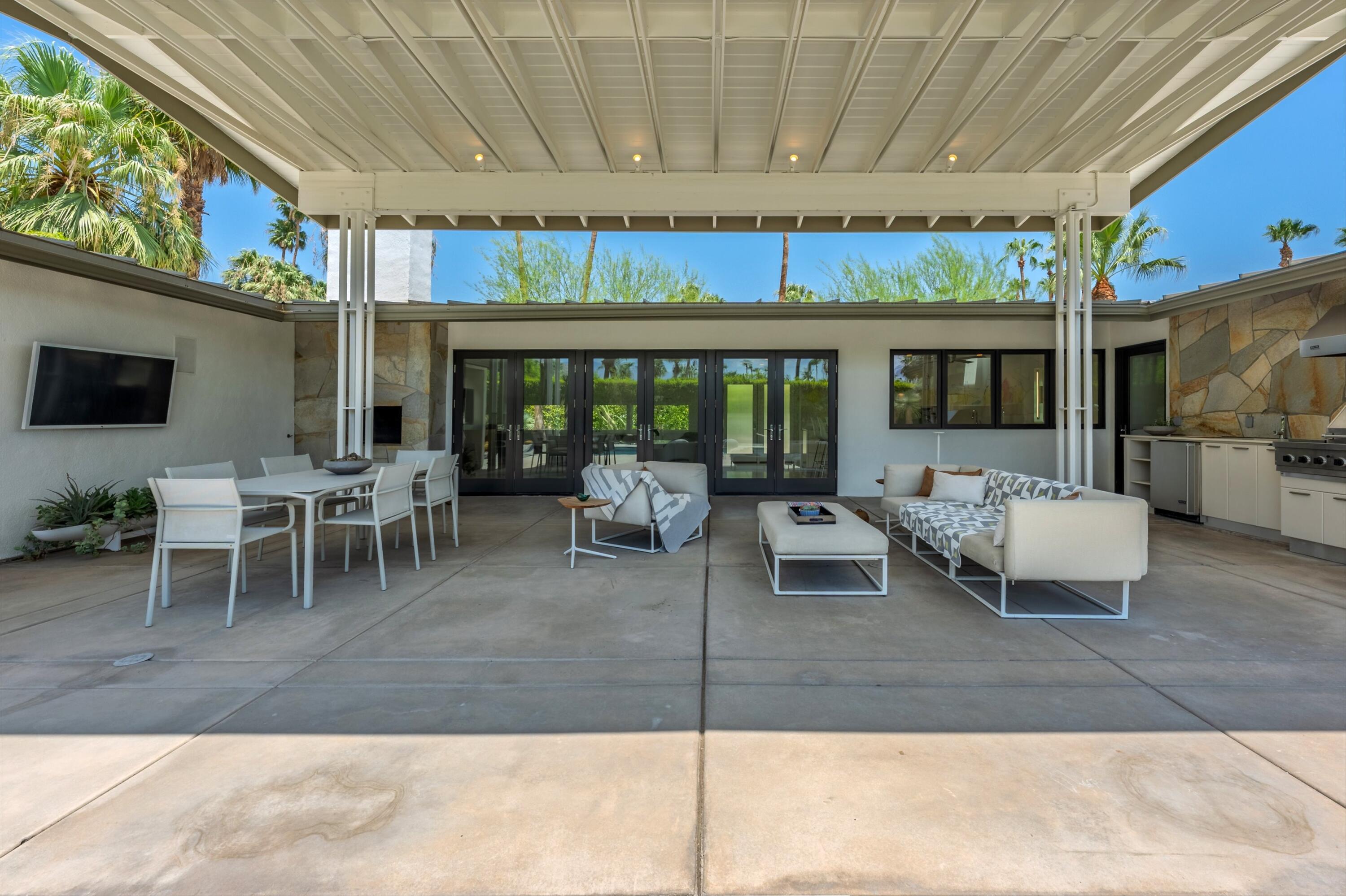 241 Camino Norte