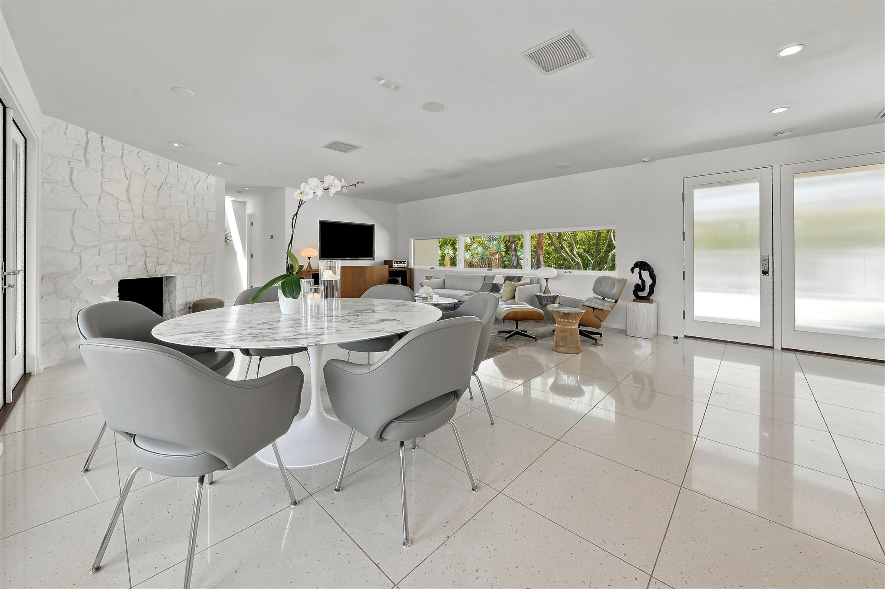 241 Camino Norte