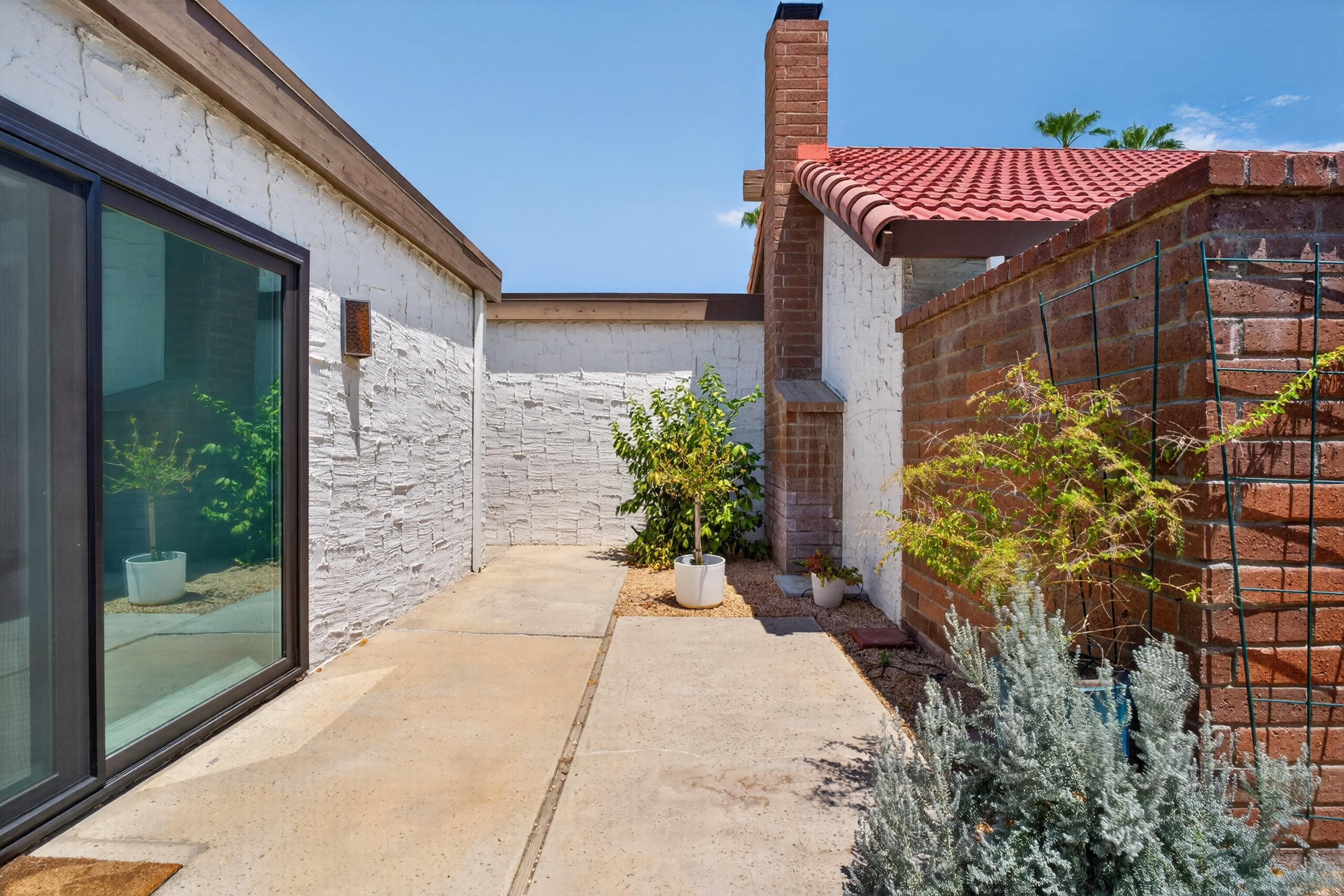 2490 E Miramonte CIR Unit: B