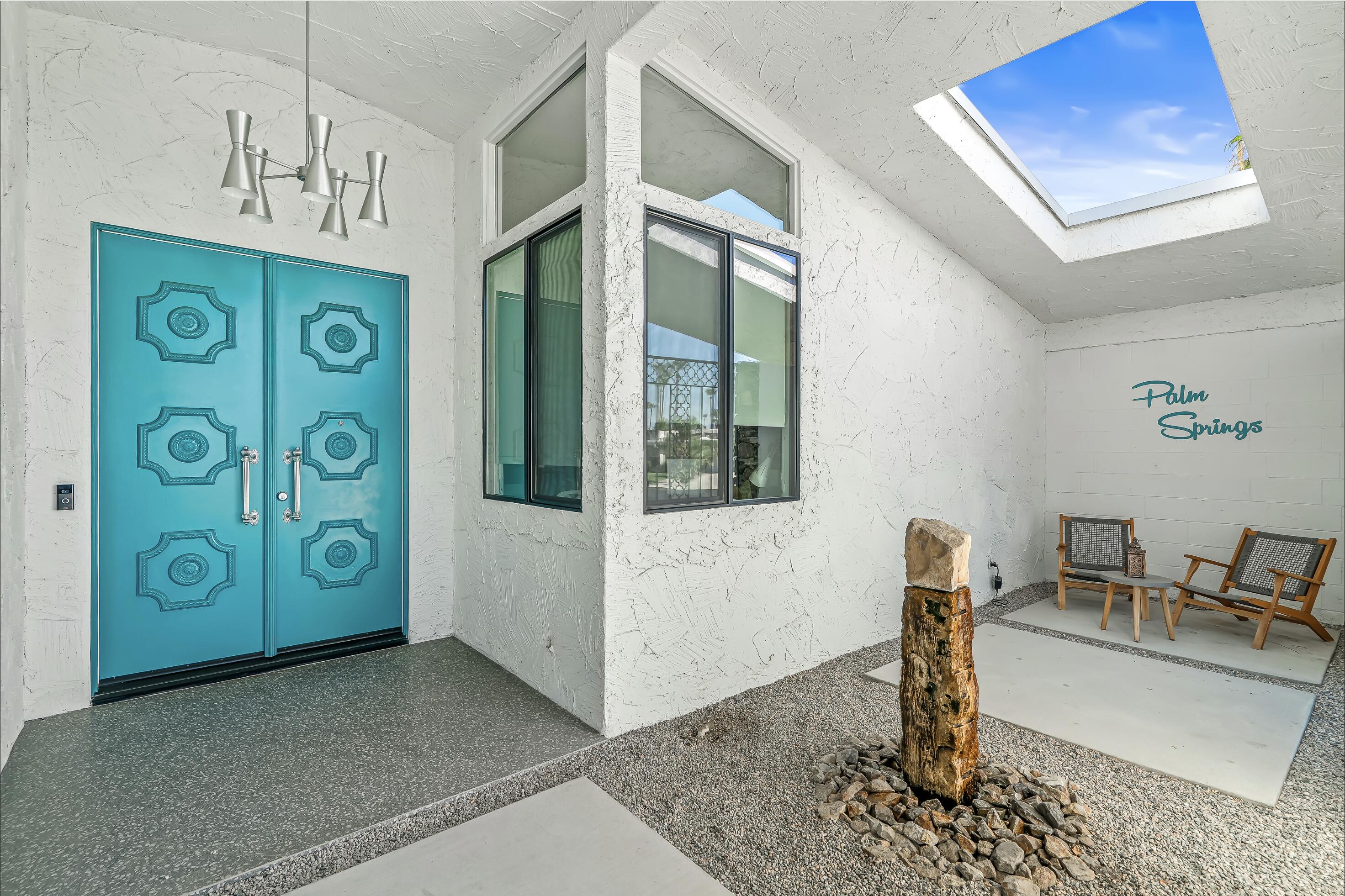 2233 S Madrona DR
