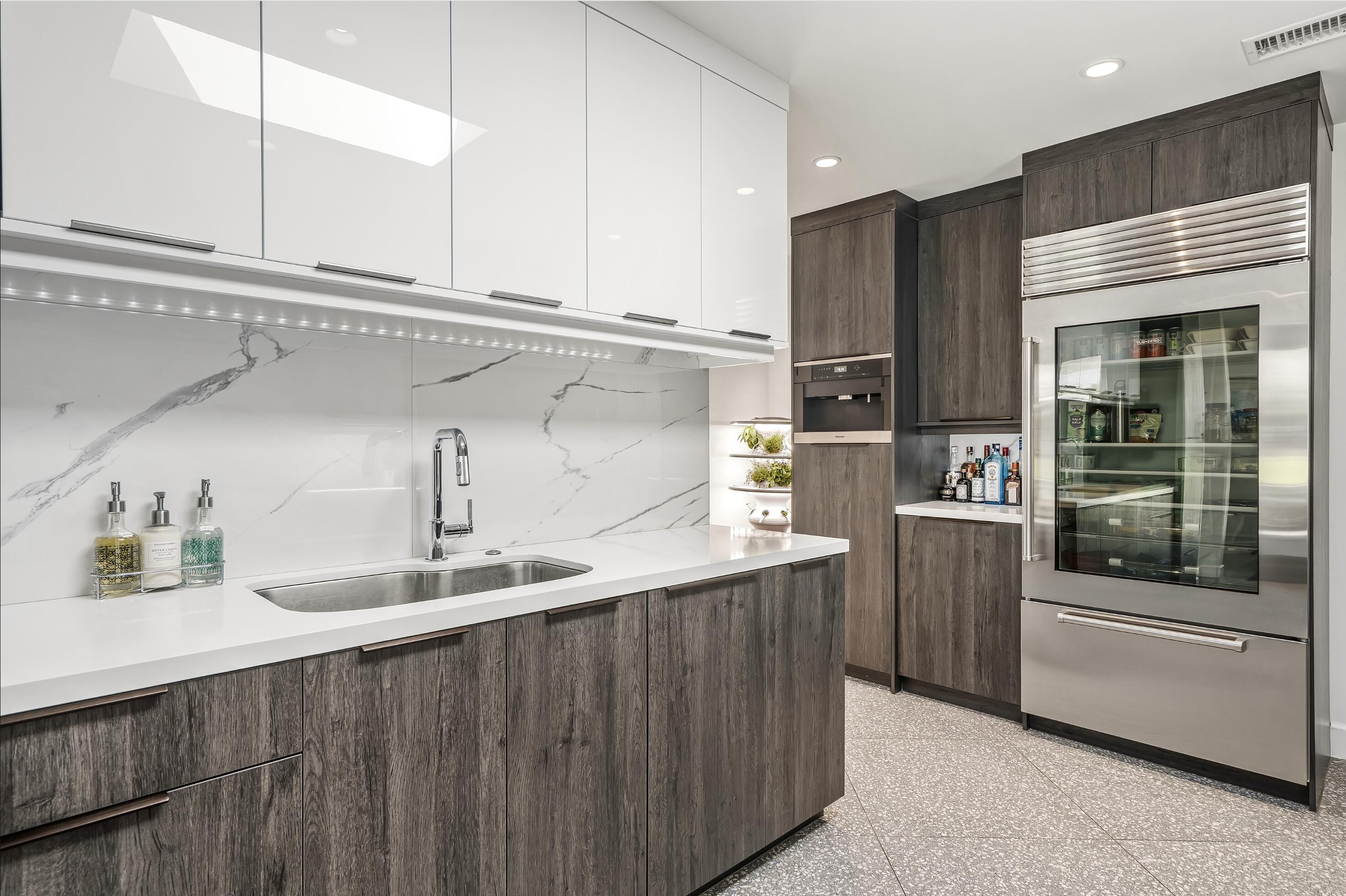 2233 S Madrona DR