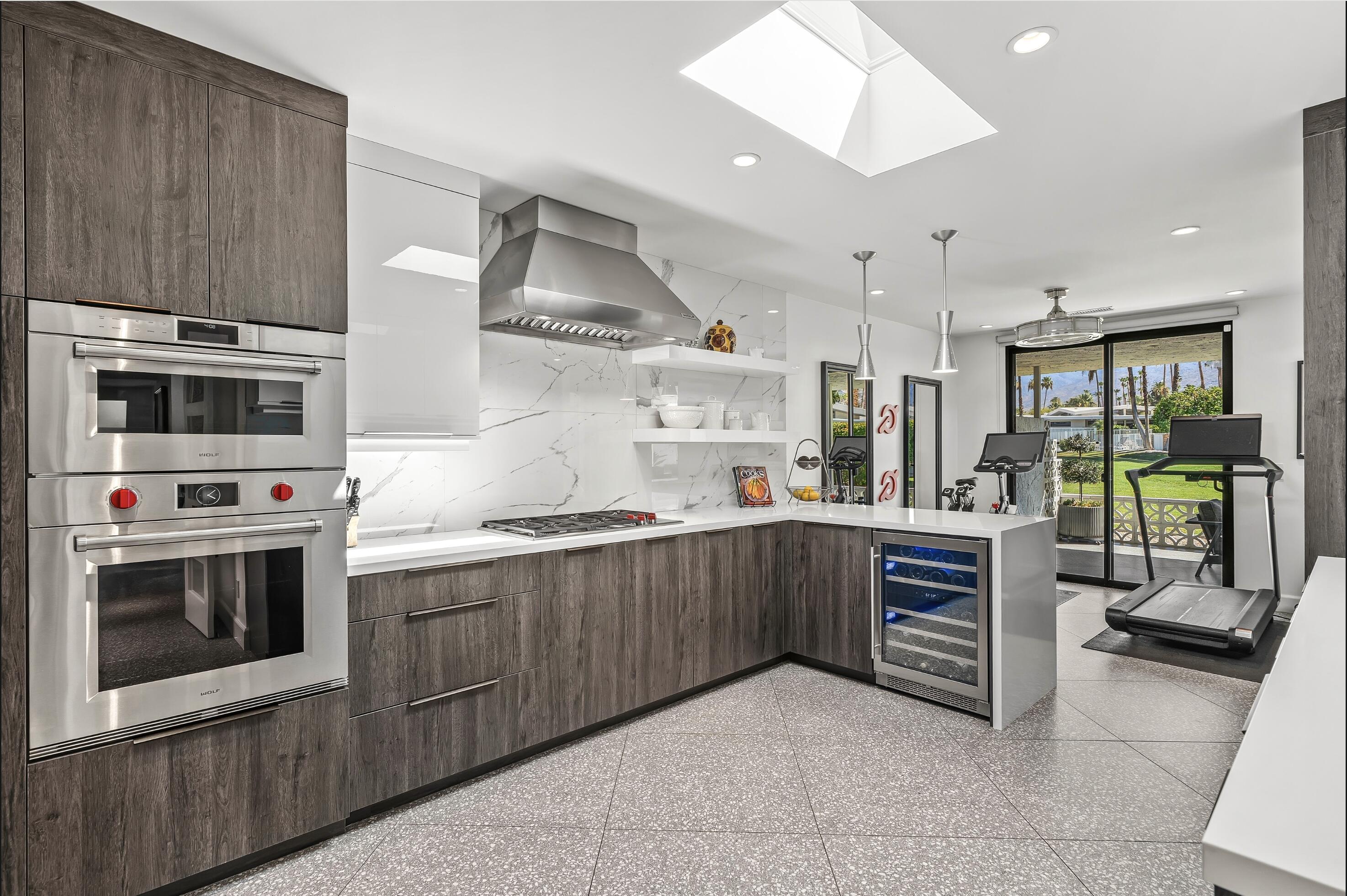 2233 S Madrona DR