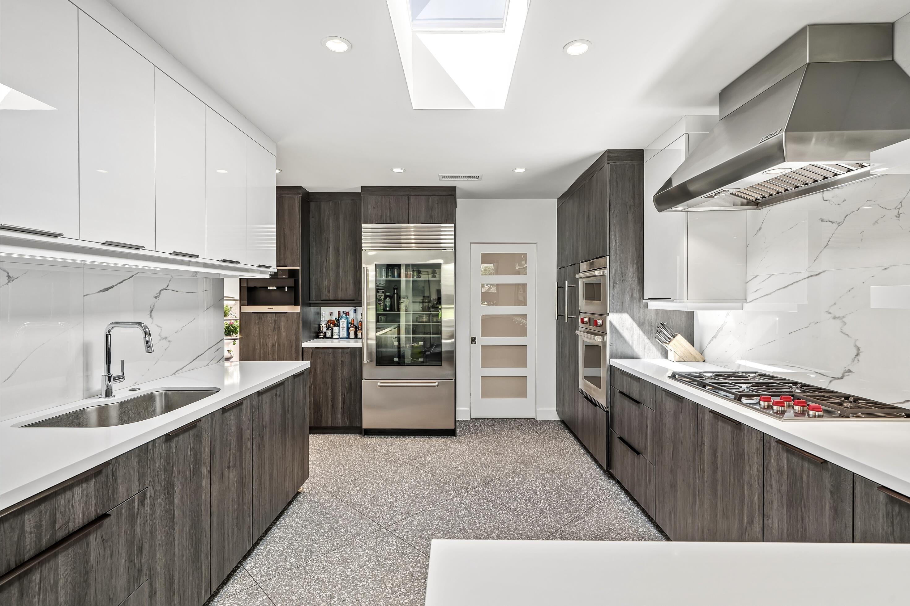 2233 S Madrona DR