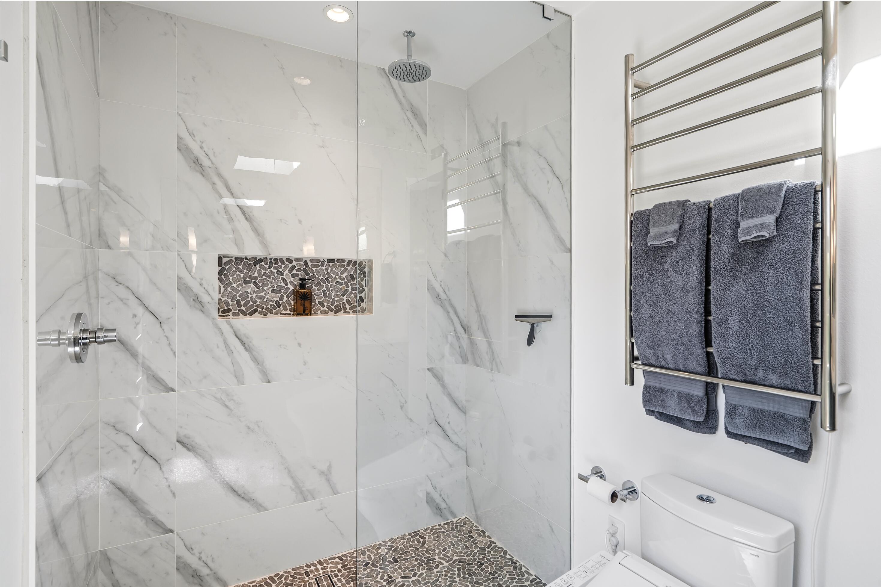 2233 S Madrona DR