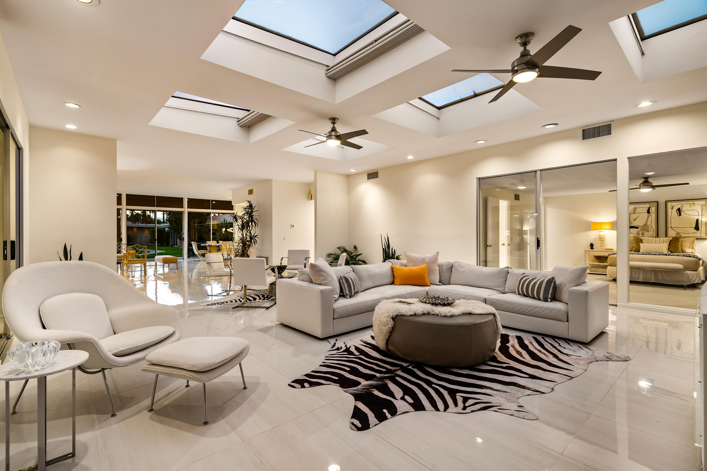 1207 Tamarisk West ST