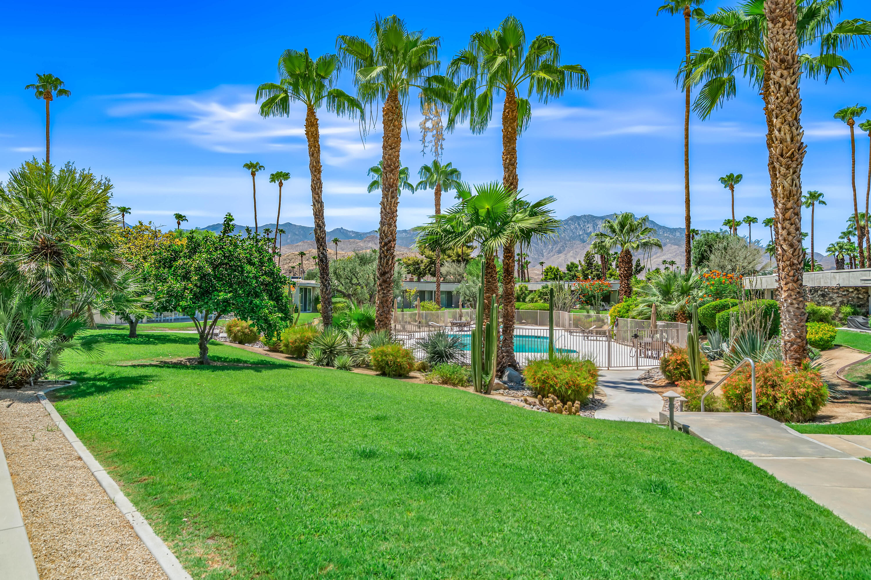 1207 Tamarisk West ST
