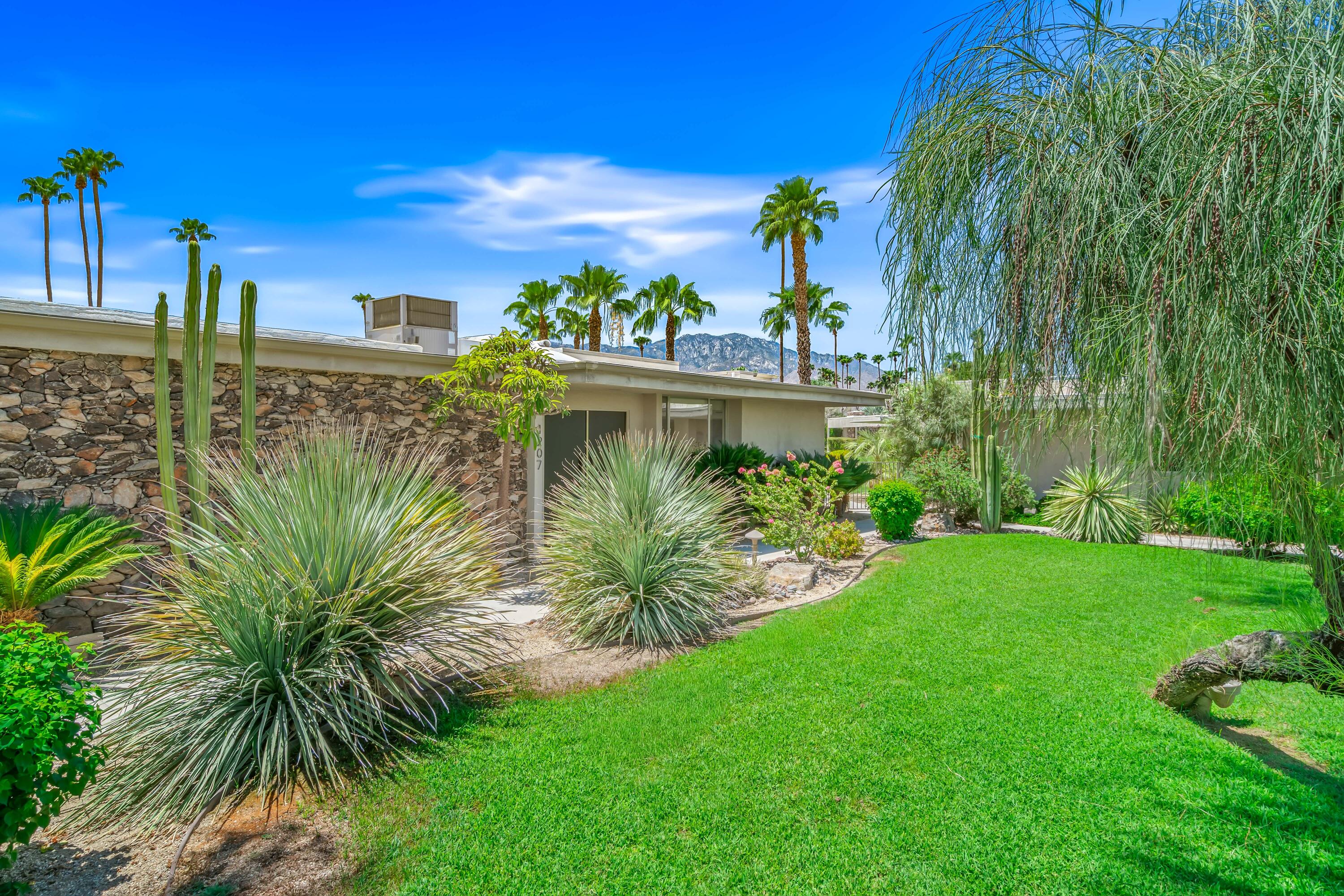 1207 Tamarisk West ST