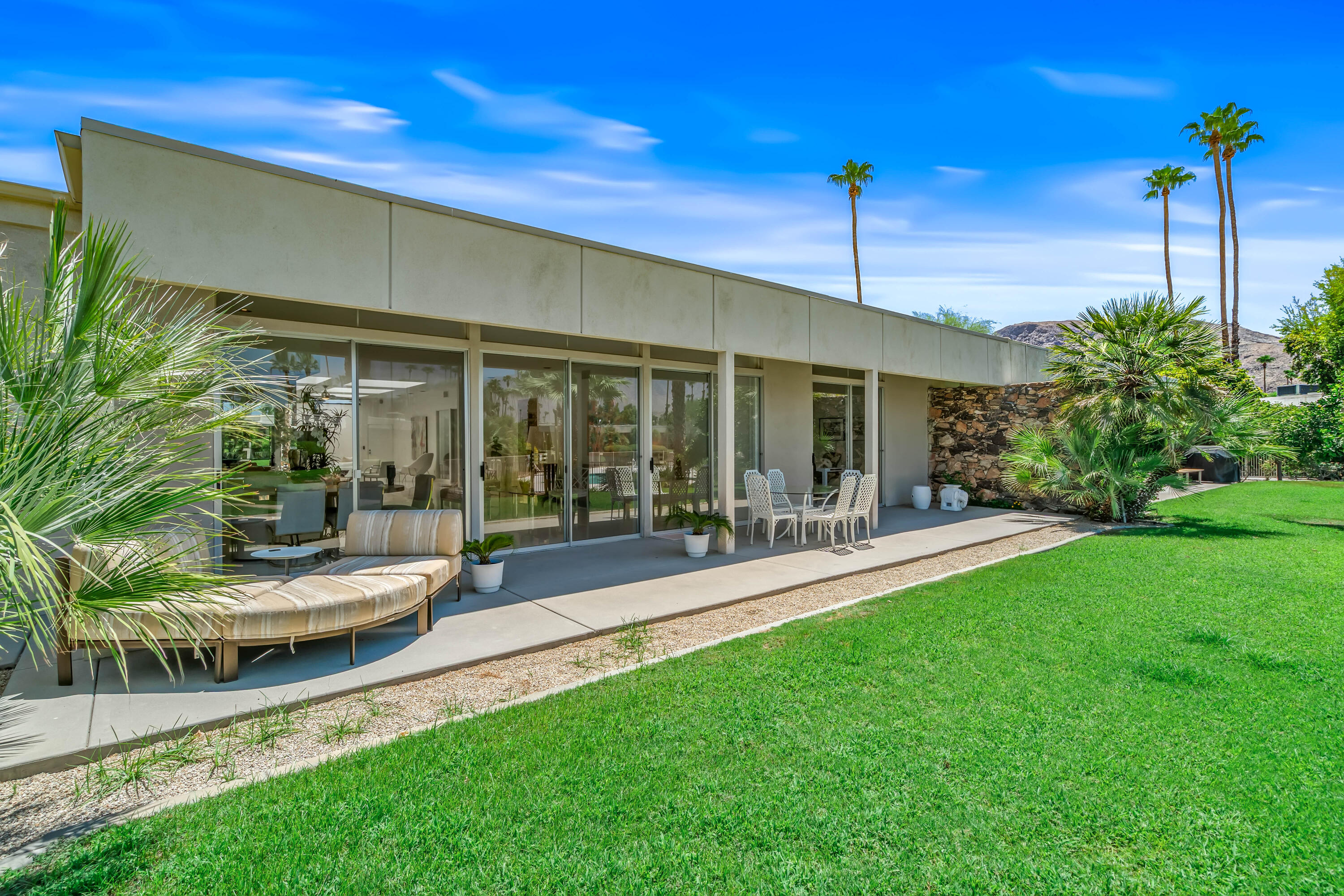 1207 Tamarisk West ST