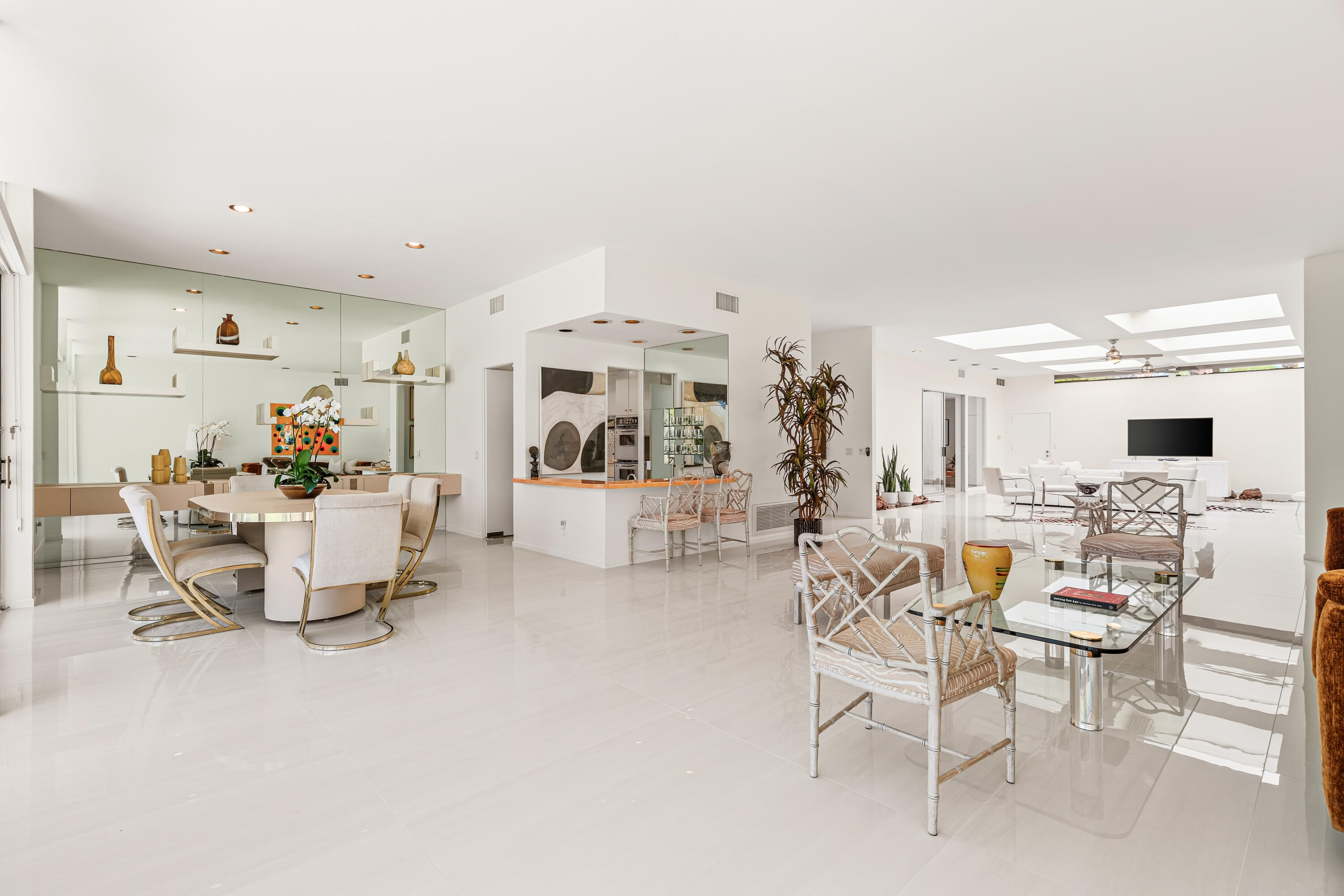 1207 Tamarisk West ST