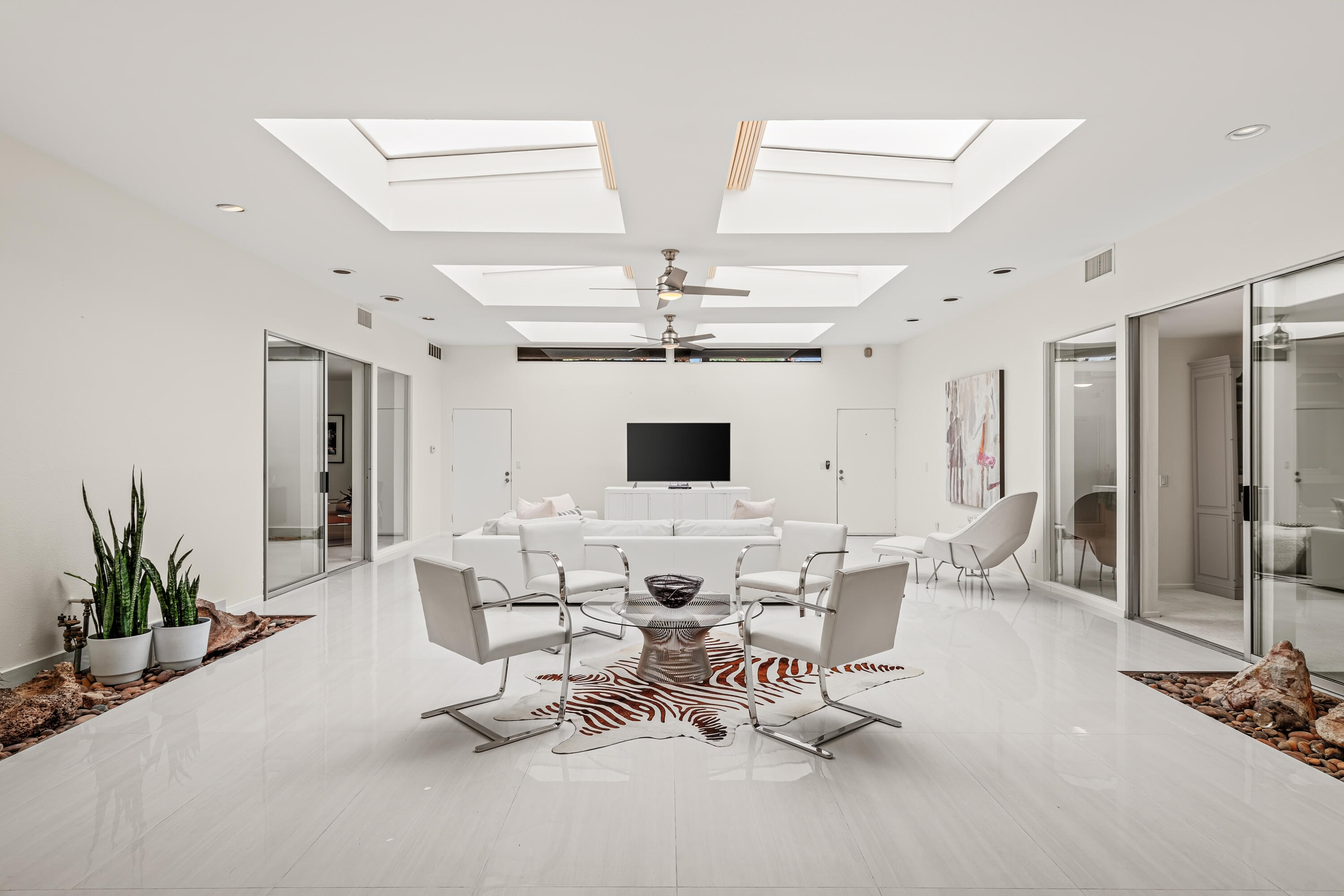 1207 Tamarisk West ST