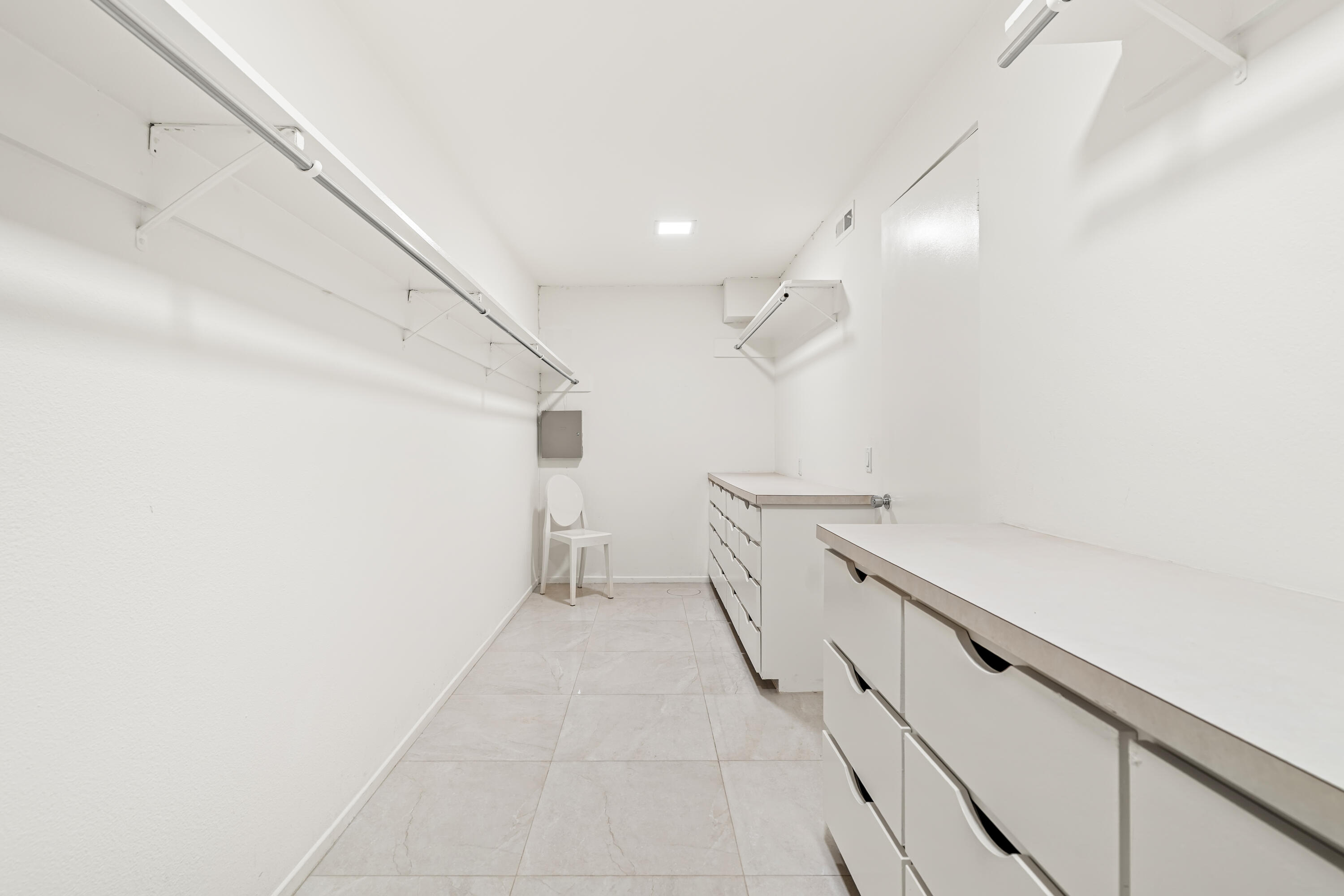 1207 Tamarisk West ST
