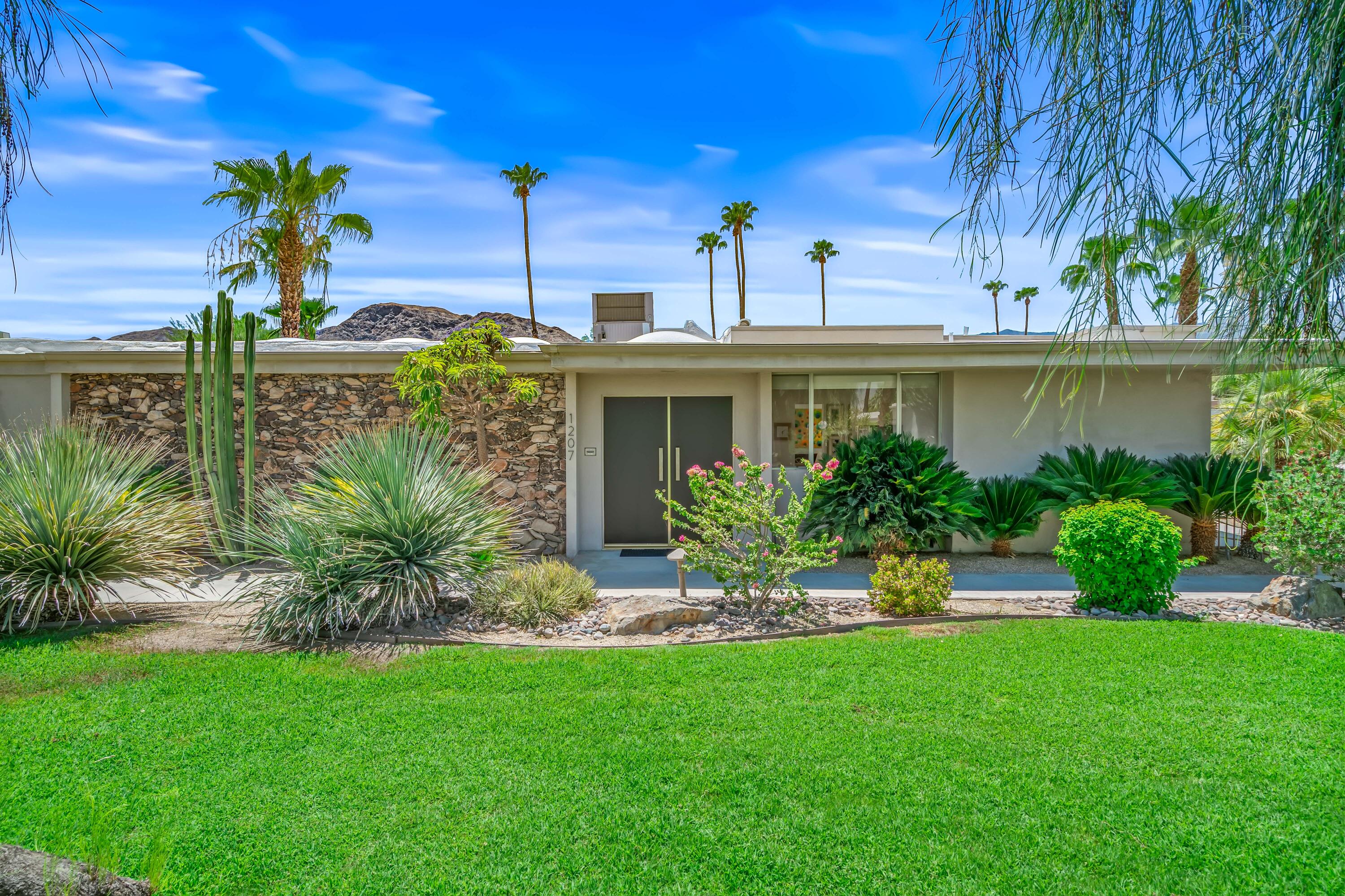 1207 Tamarisk West ST