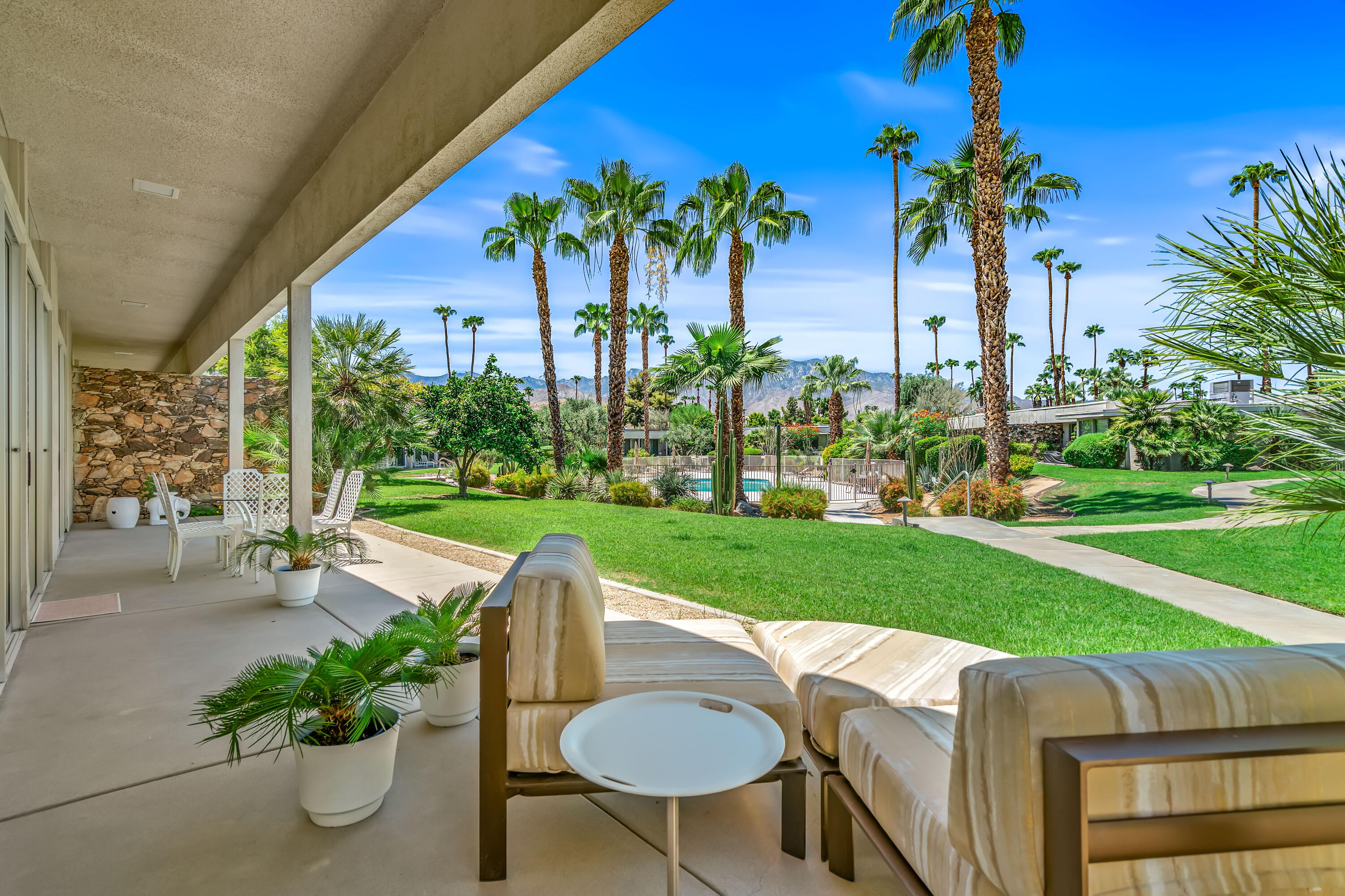 1207 Tamarisk West ST