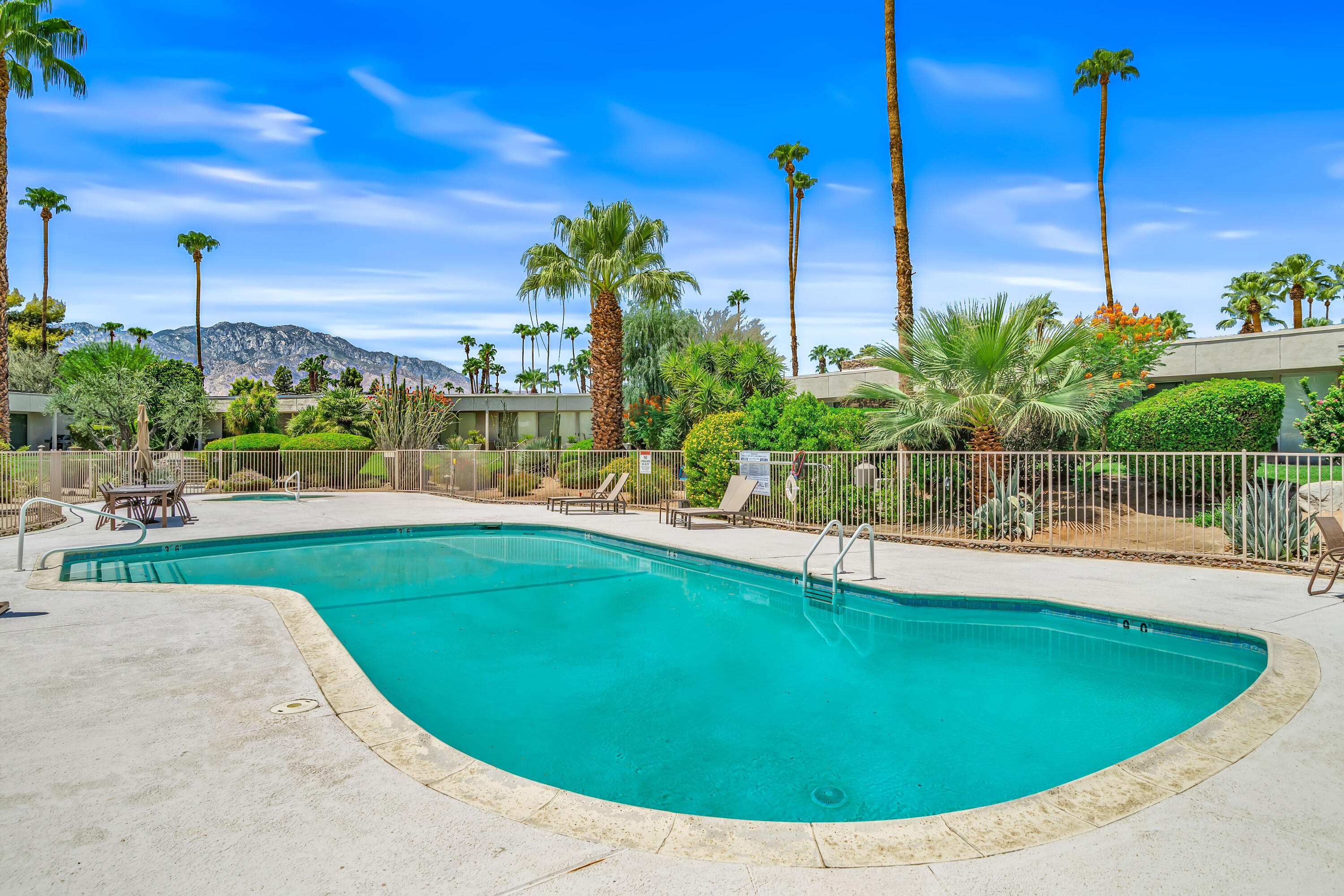 1207 Tamarisk West ST