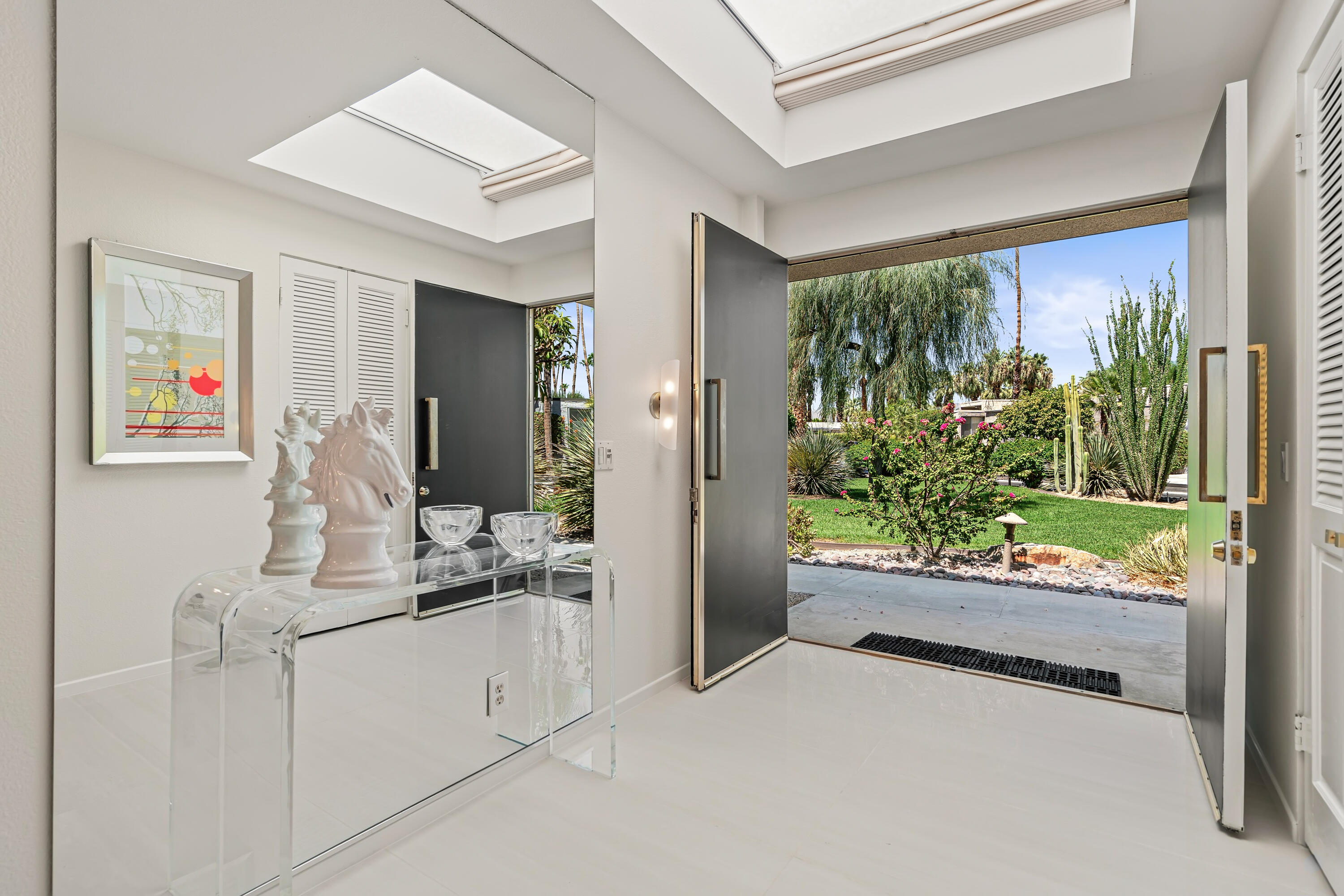 1207 Tamarisk West ST