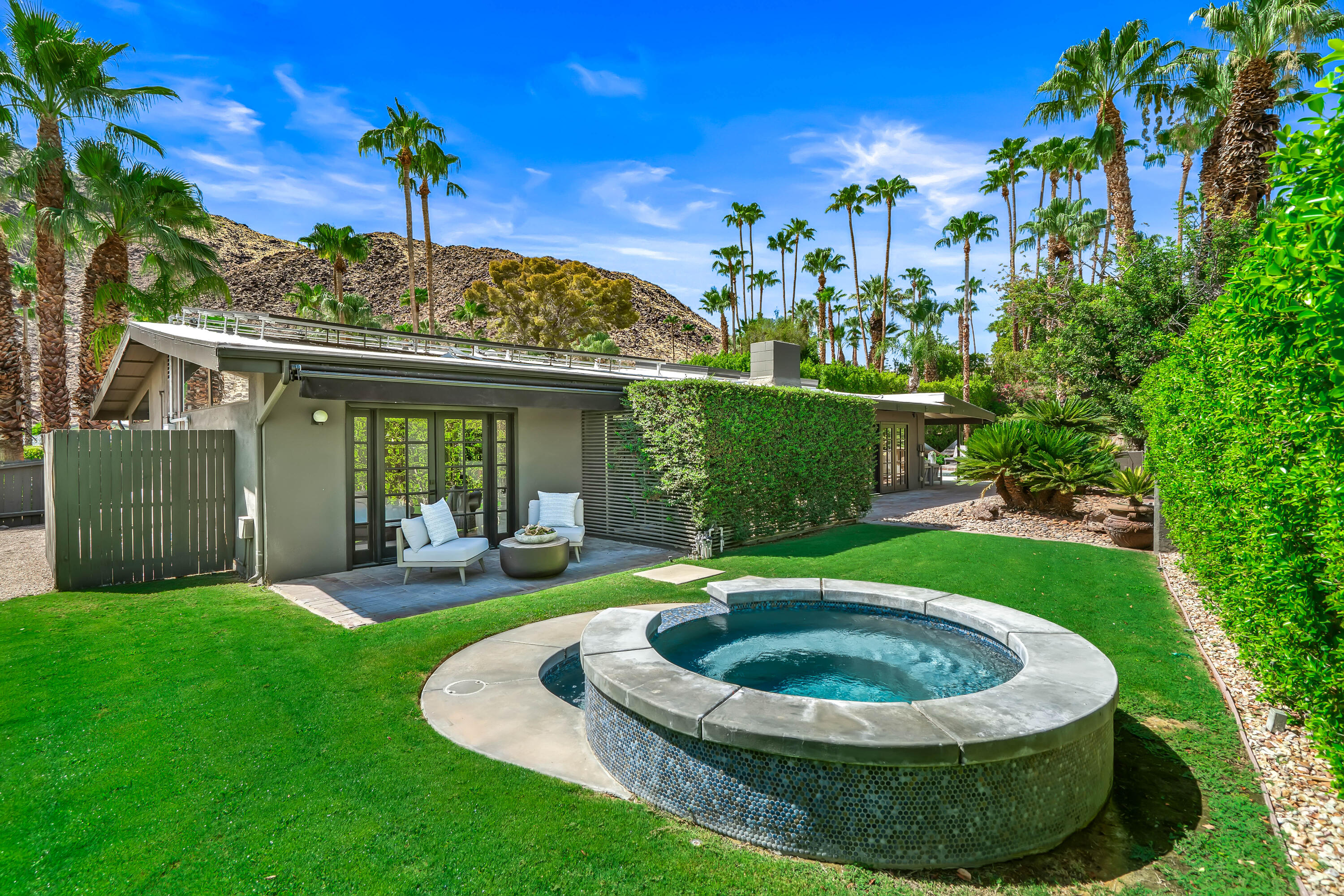 1010 W Friar CT