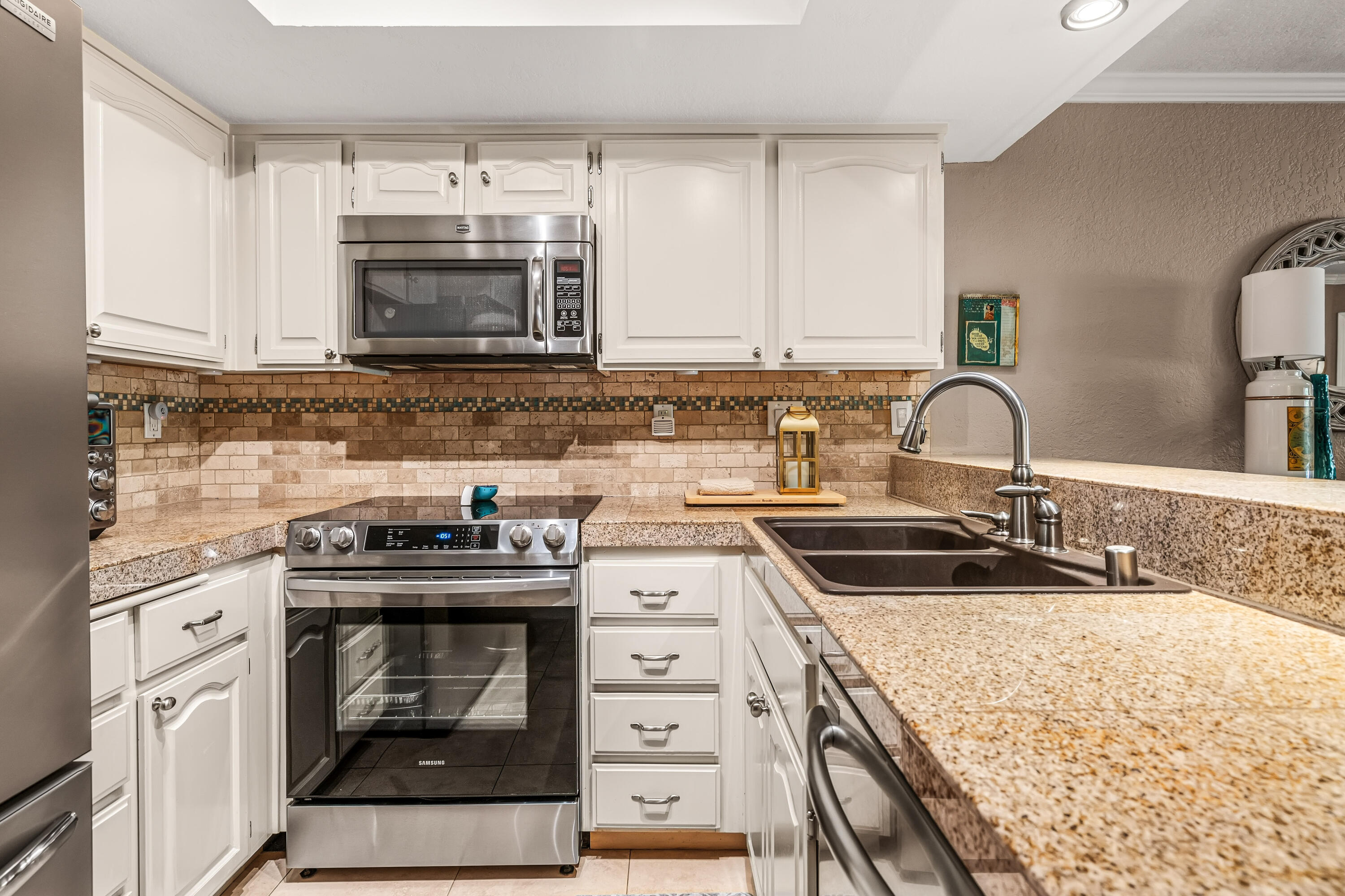 500 E Amado RD Unit: 311