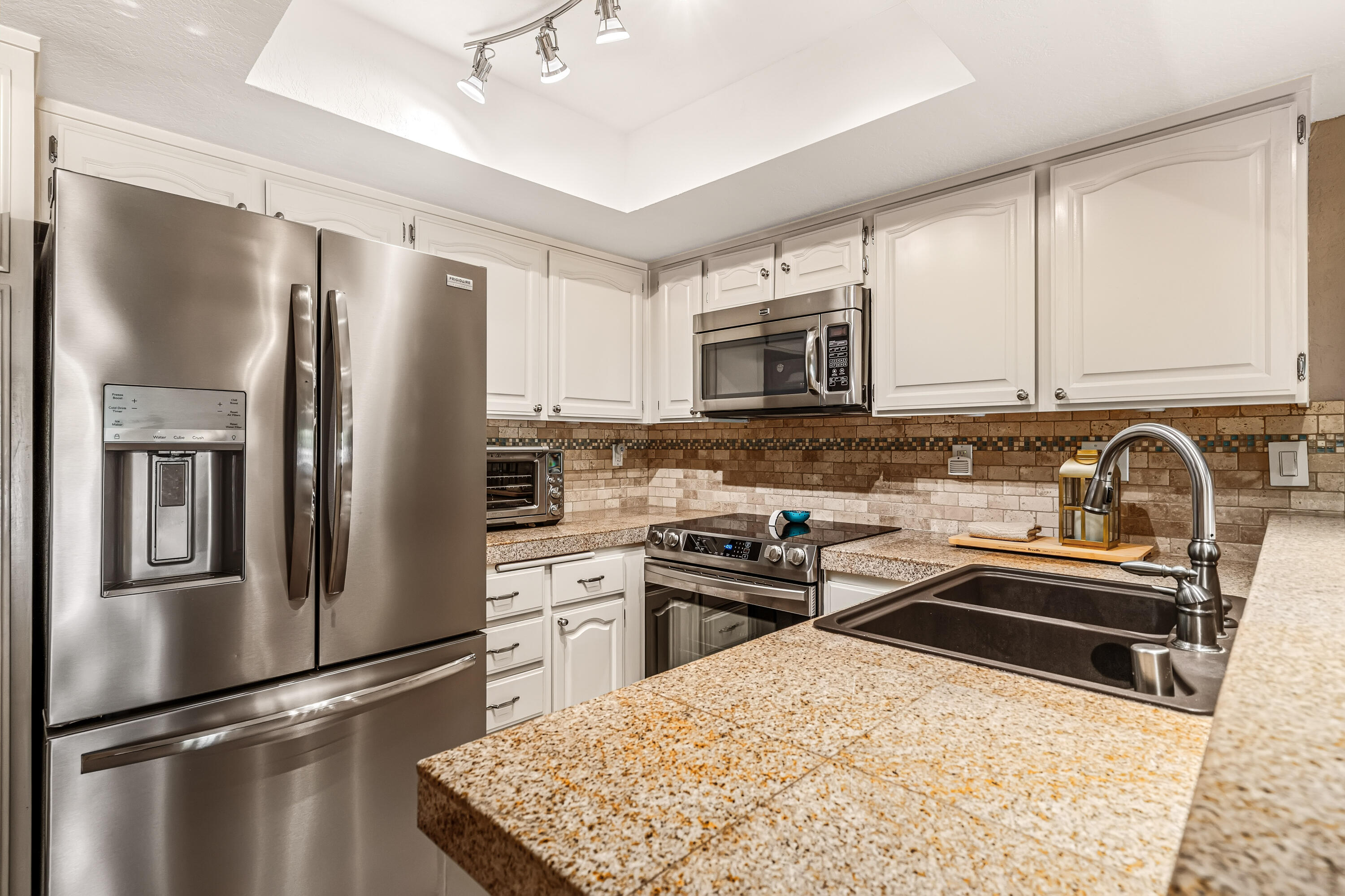 500 E Amado RD Unit: 311