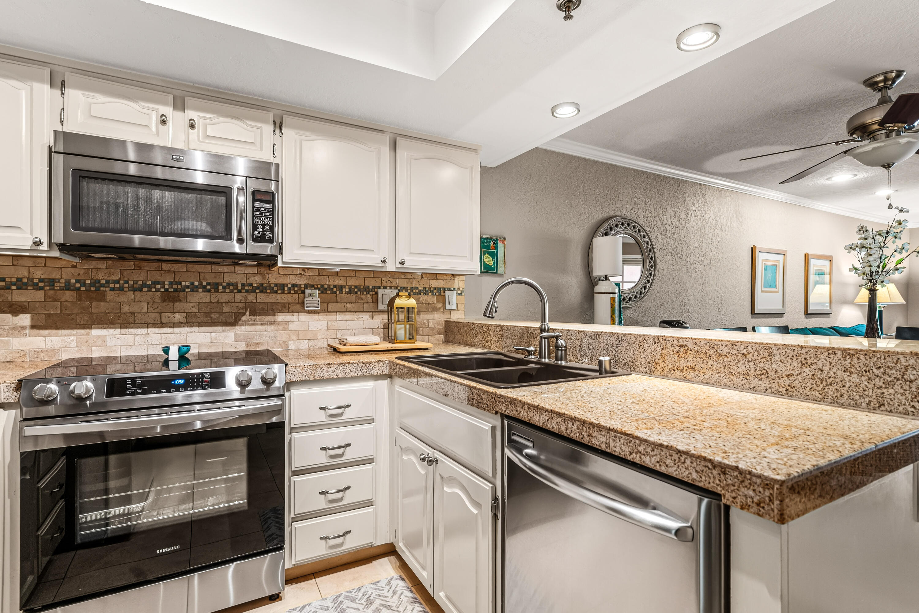 500 E Amado RD Unit: 311