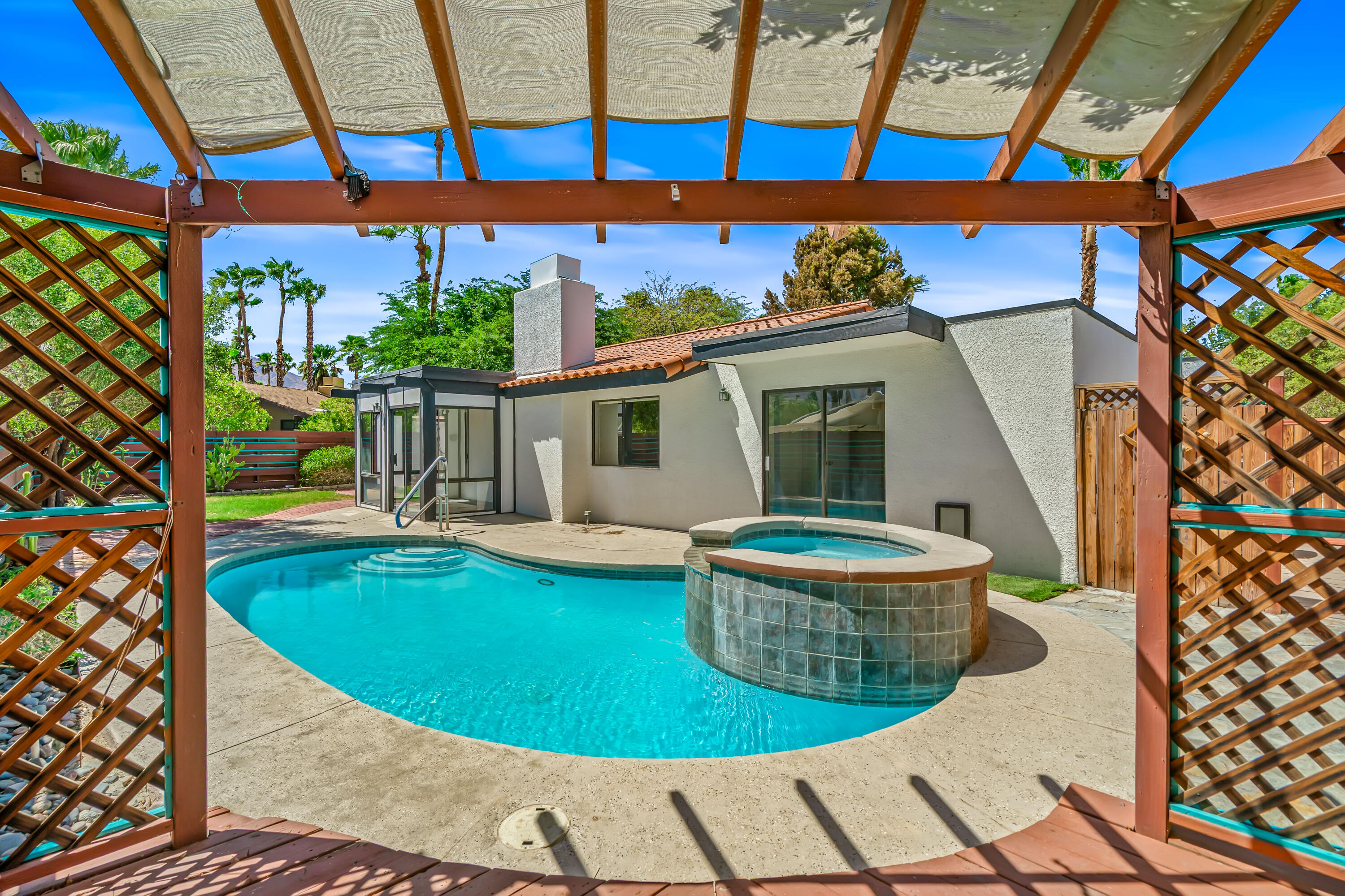 1351 E Luna WAY