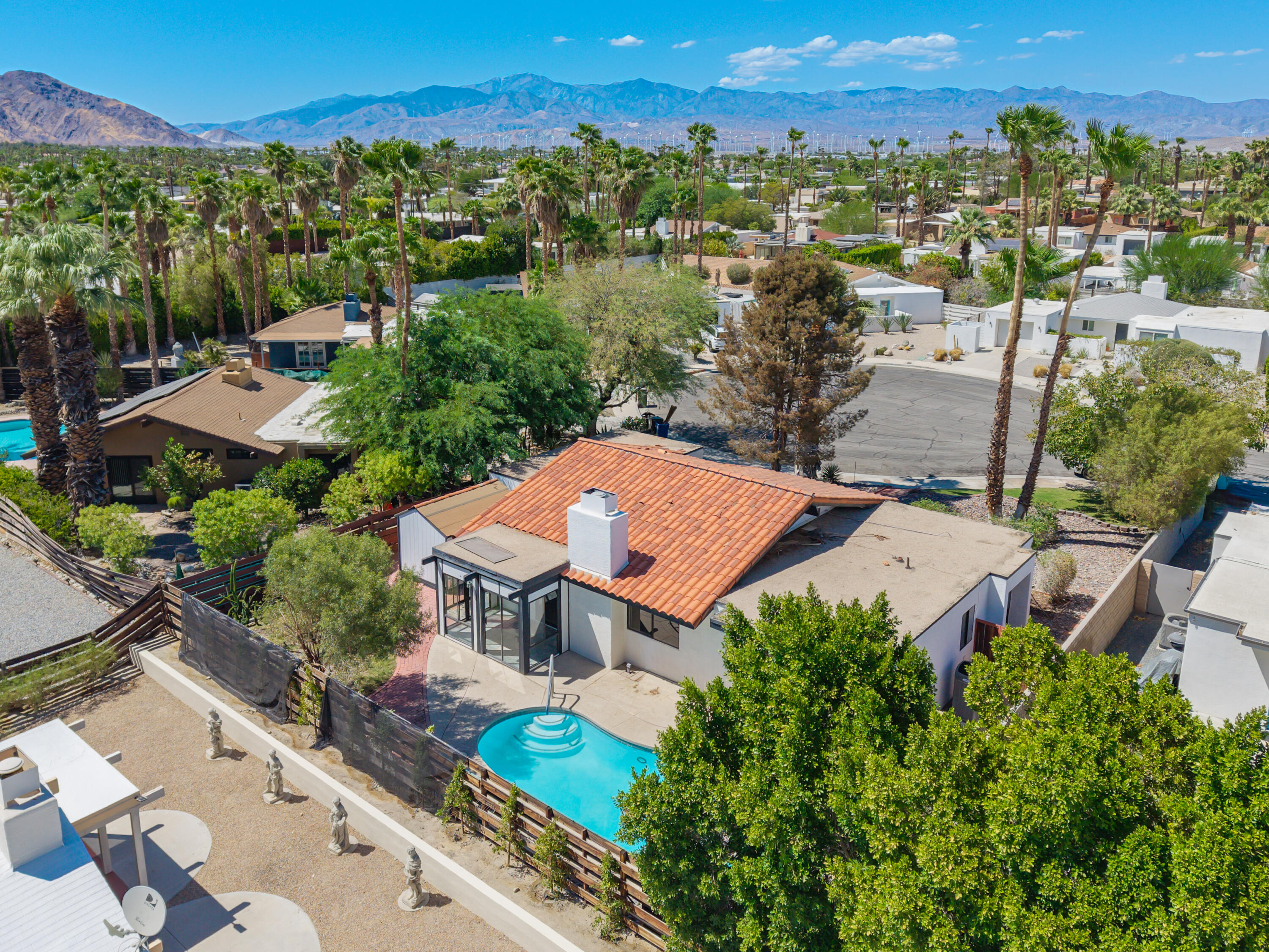1351 E Luna WAY