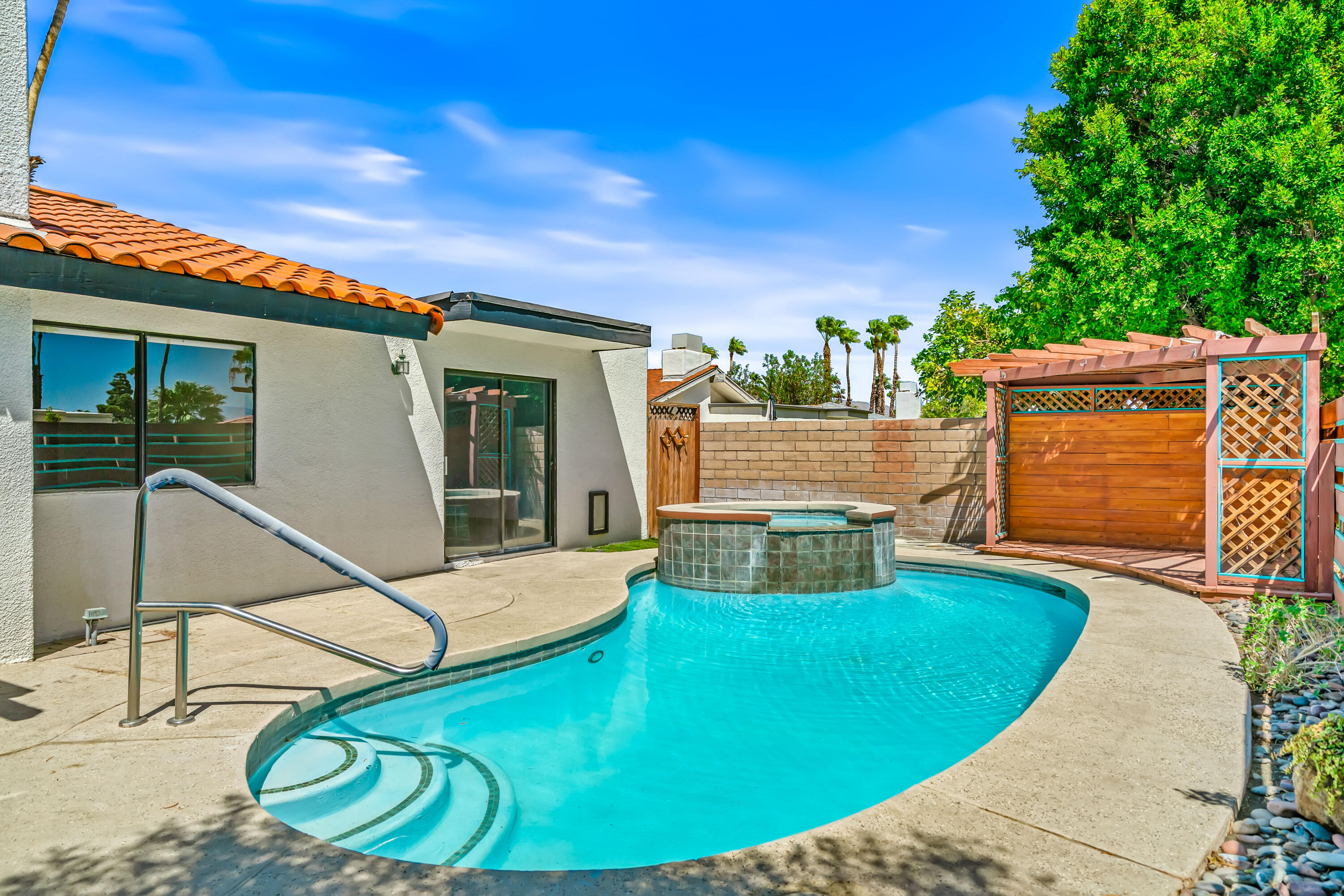 1351 E Luna WAY