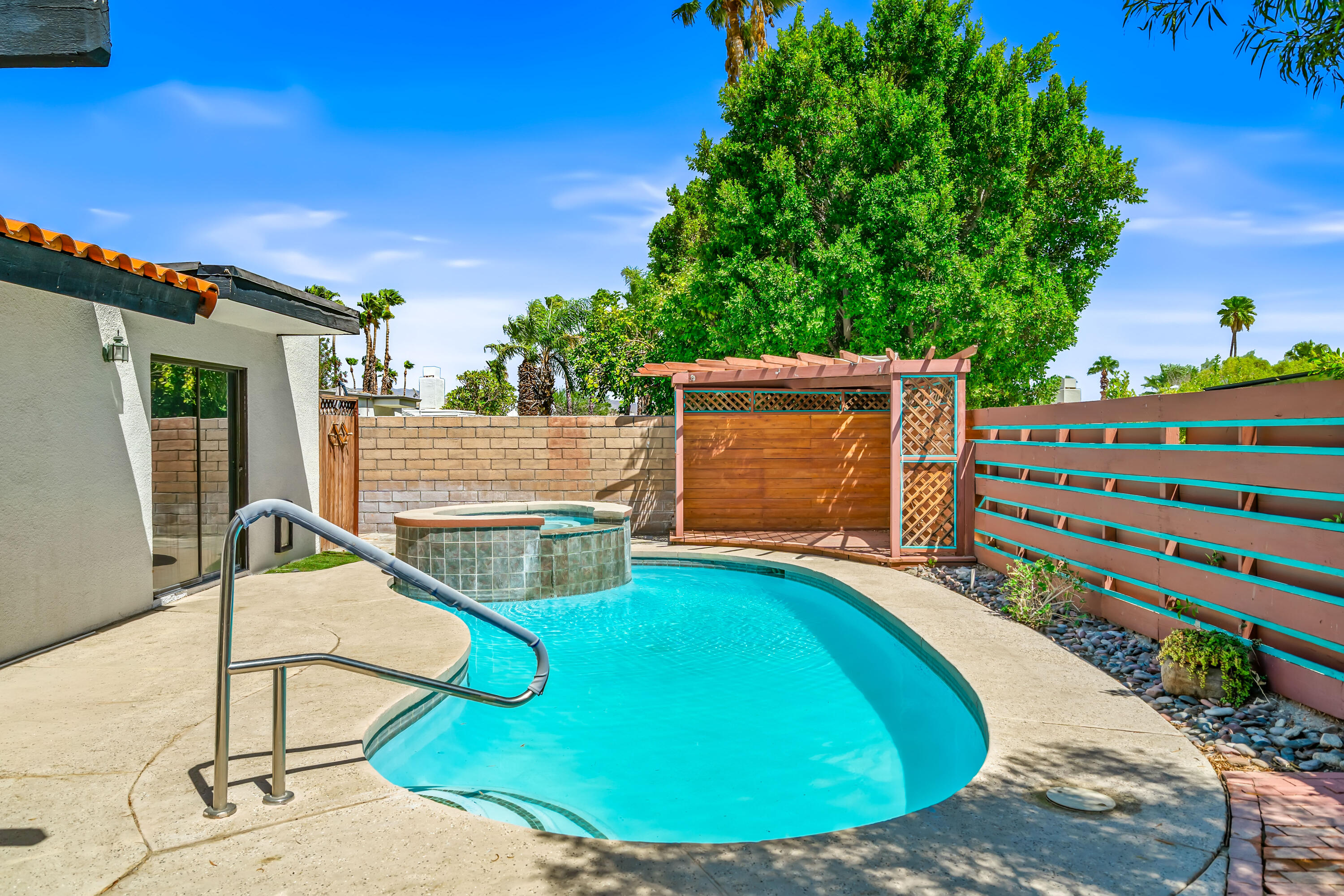 1351 E Luna WAY