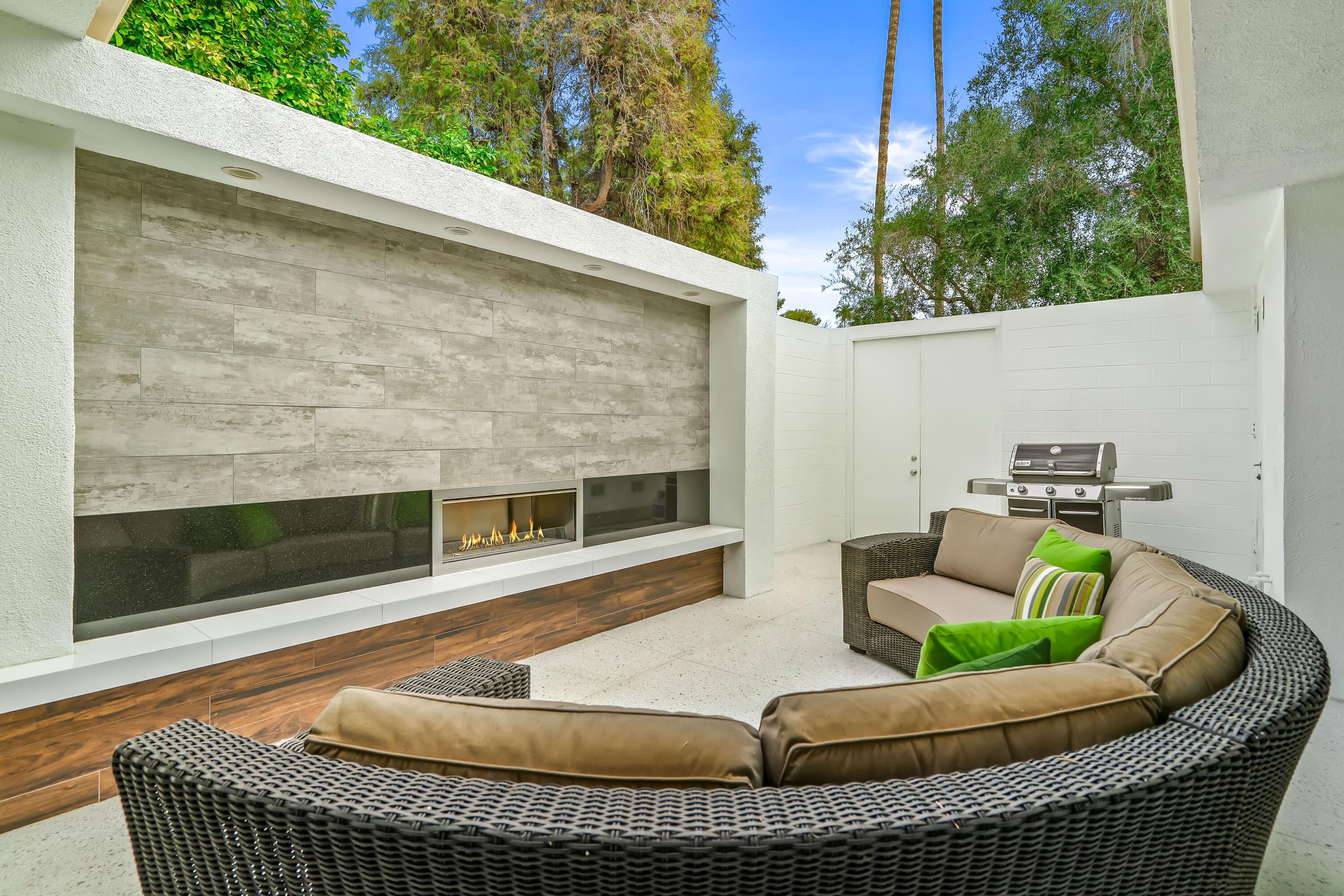32 Lakeview CIR
