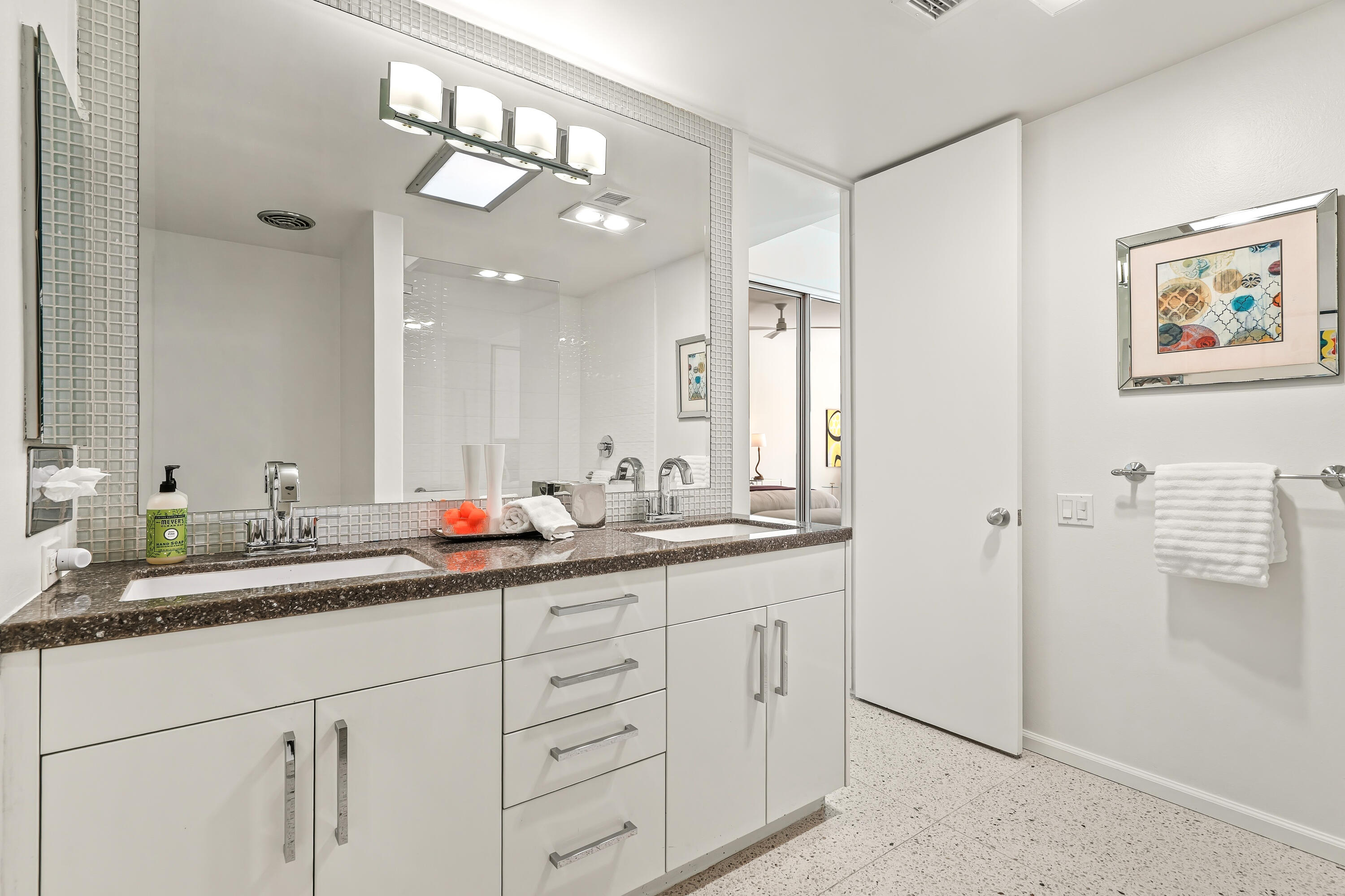 32 Lakeview CIR