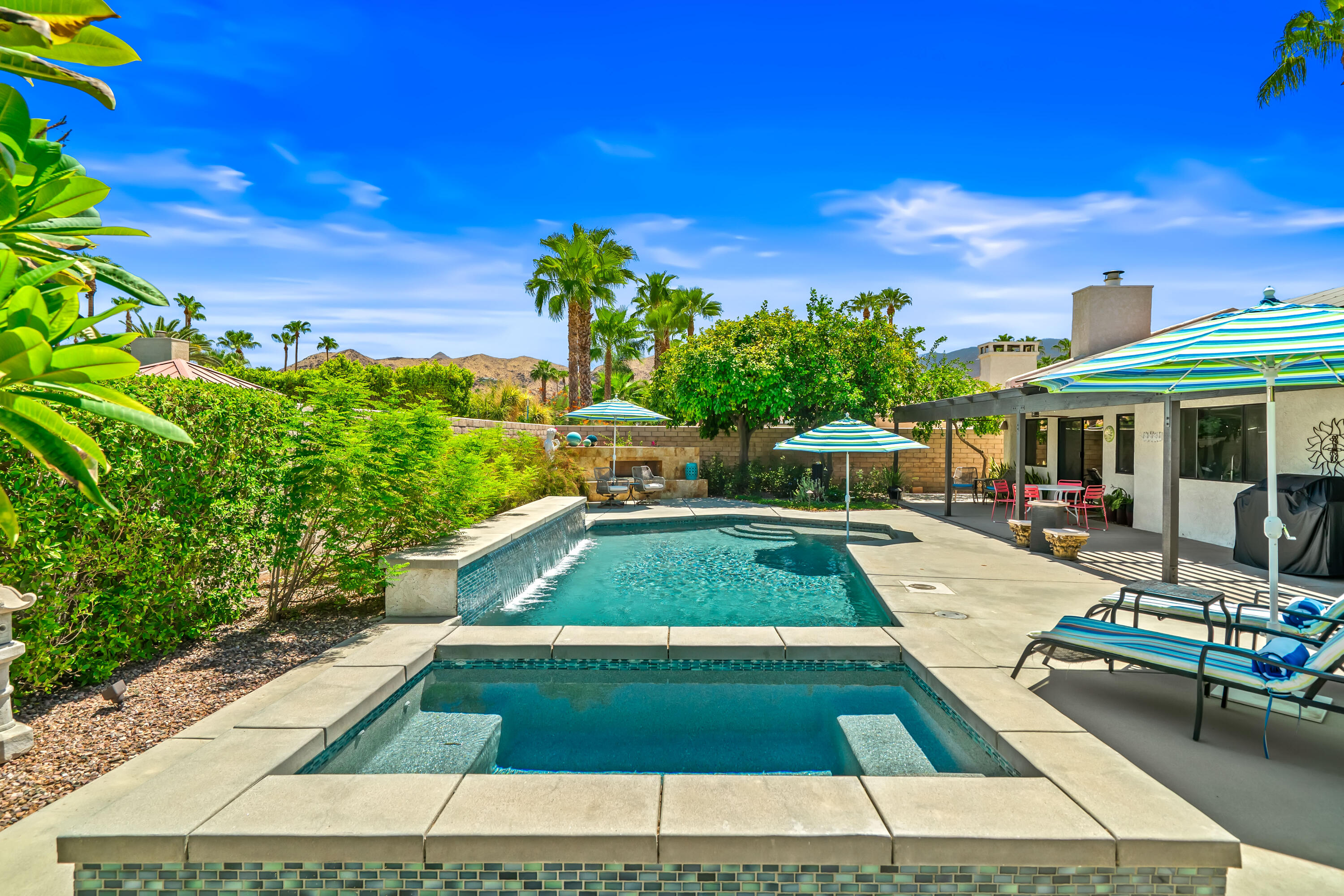 1444 S San Mateo DR