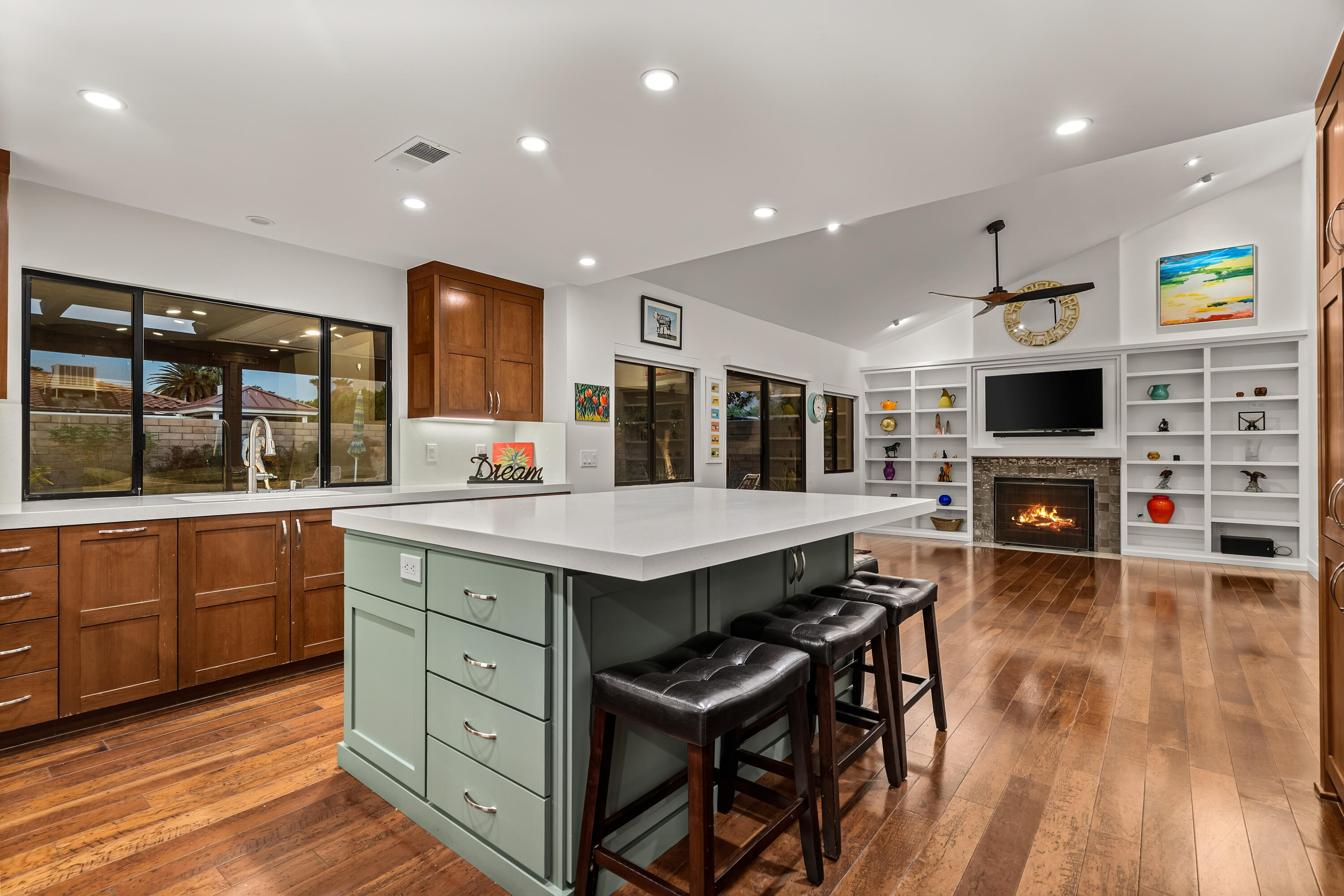 1444 S San Mateo DR