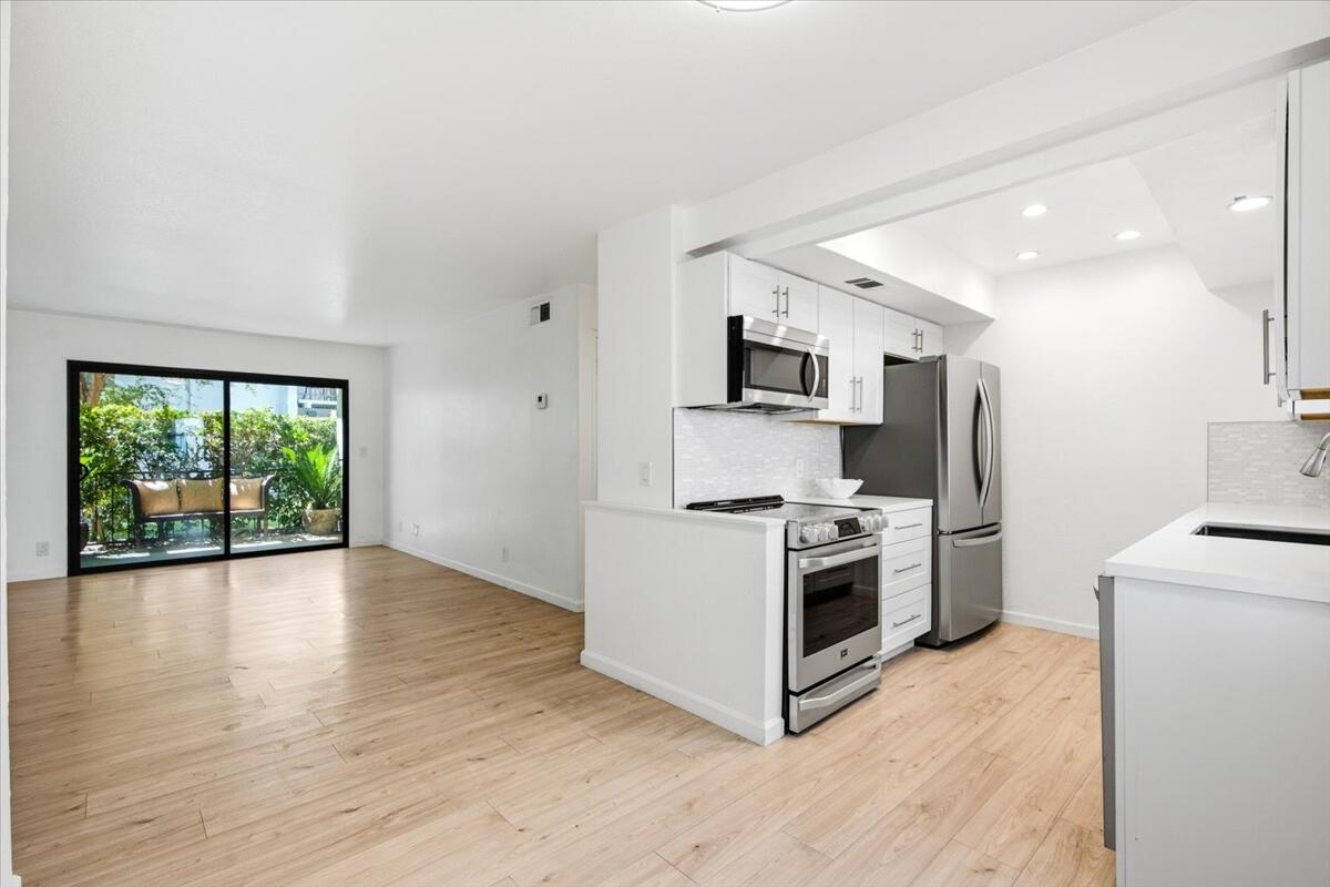 1050 E Ramon RD Unit: 20