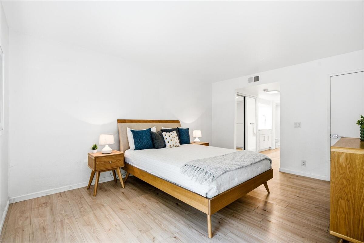 1050 E Ramon RD Unit: 20