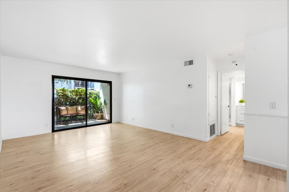 1050 E Ramon RD Unit: 20
