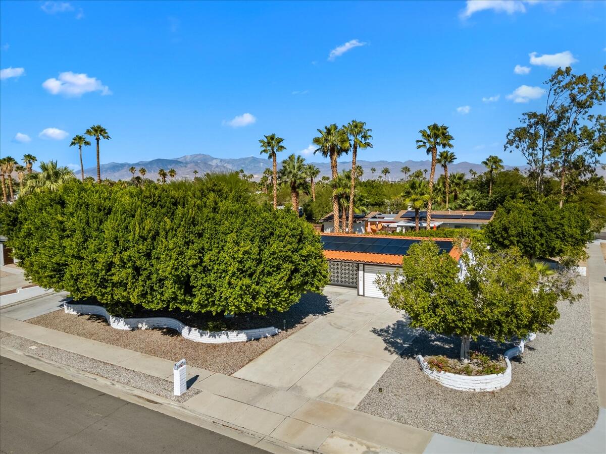 1184 E Pajaro RD