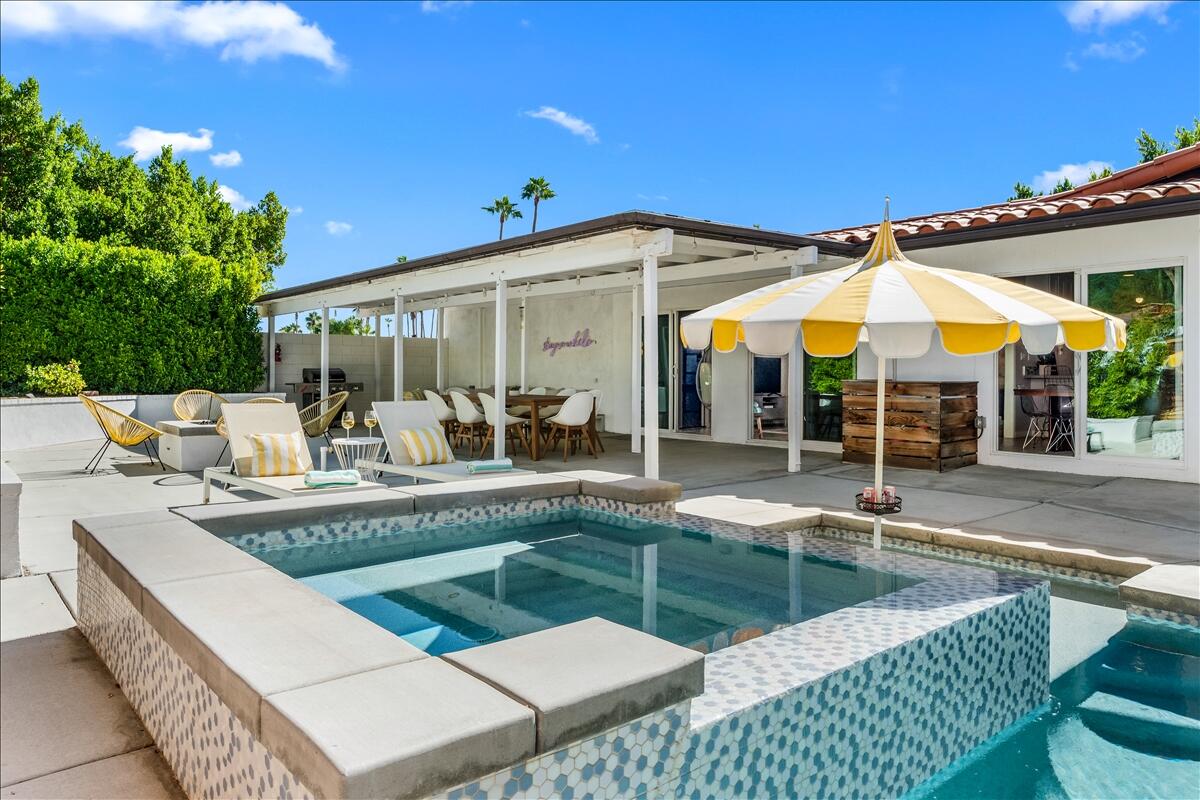 1184 E Pajaro RD