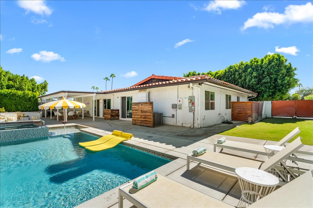 1184 E Pajaro RD