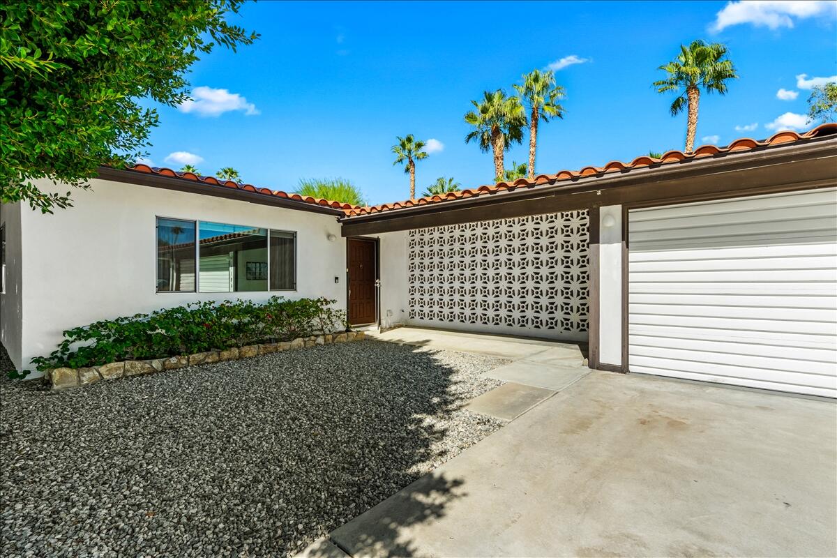 1184 E Pajaro RD