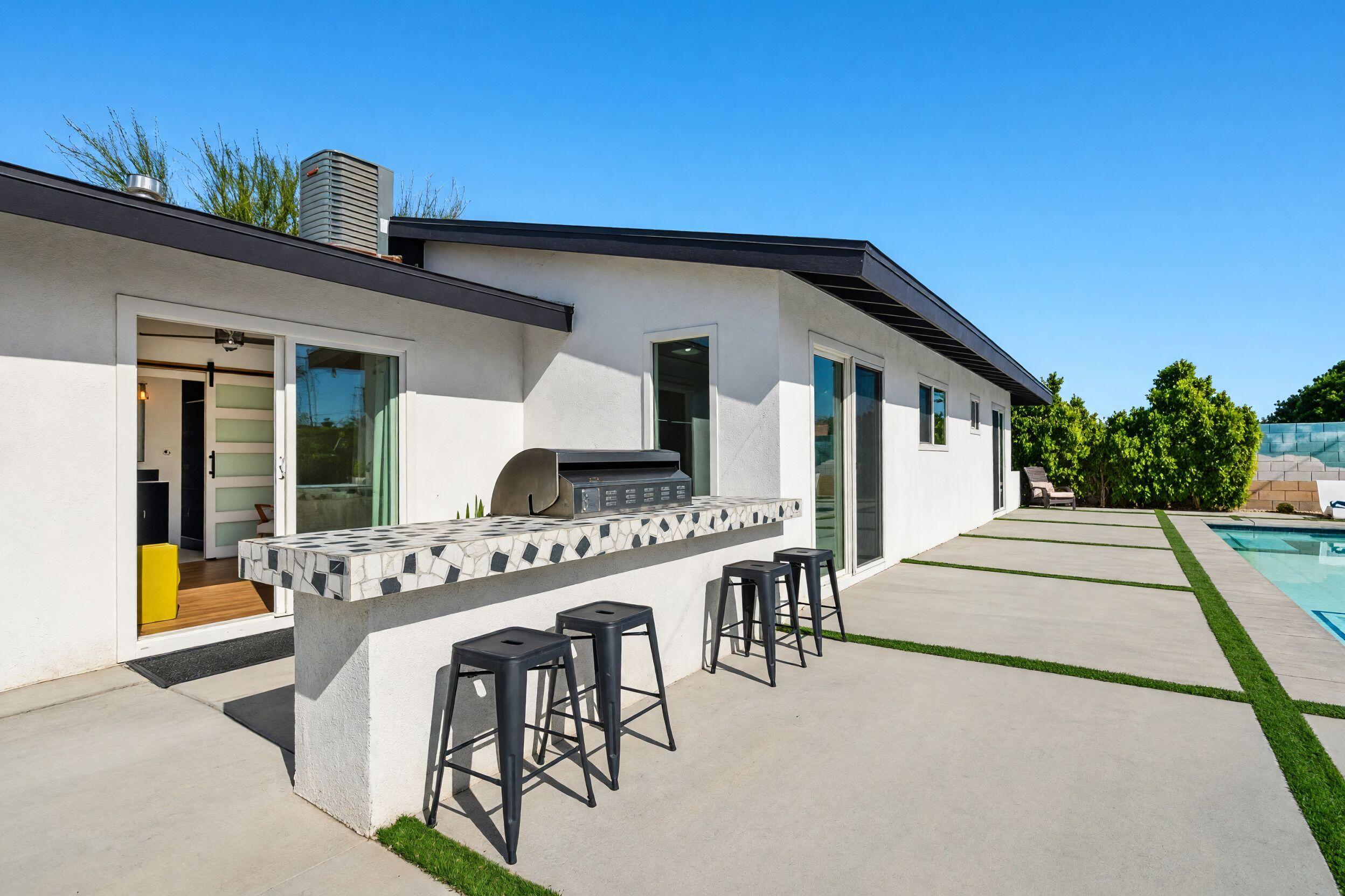 359 W Bon Air DR