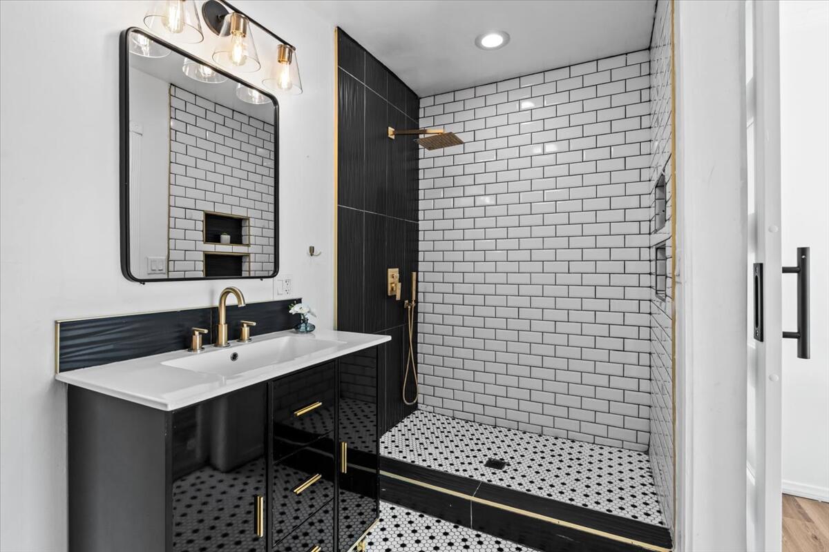 359 W Bon Air DR