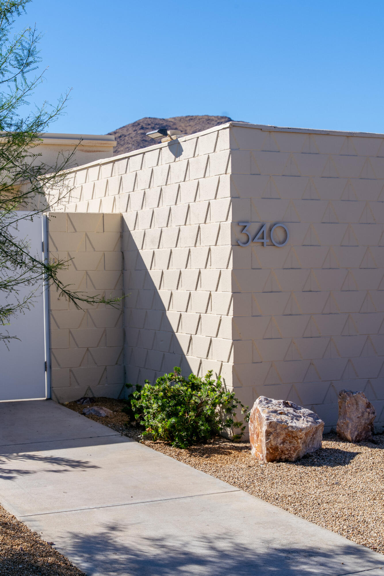340 Desert Lakes DR