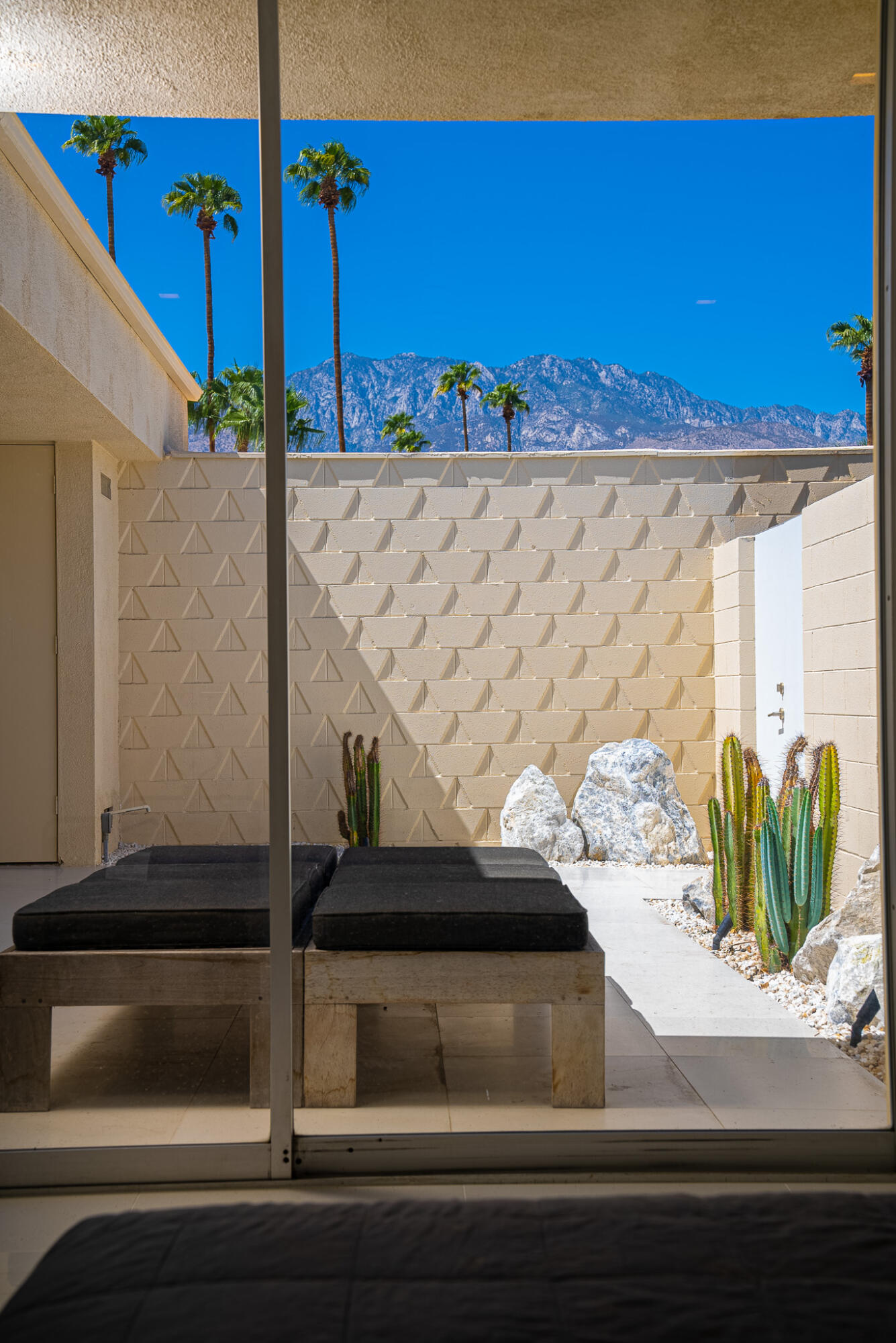 340 Desert Lakes DR