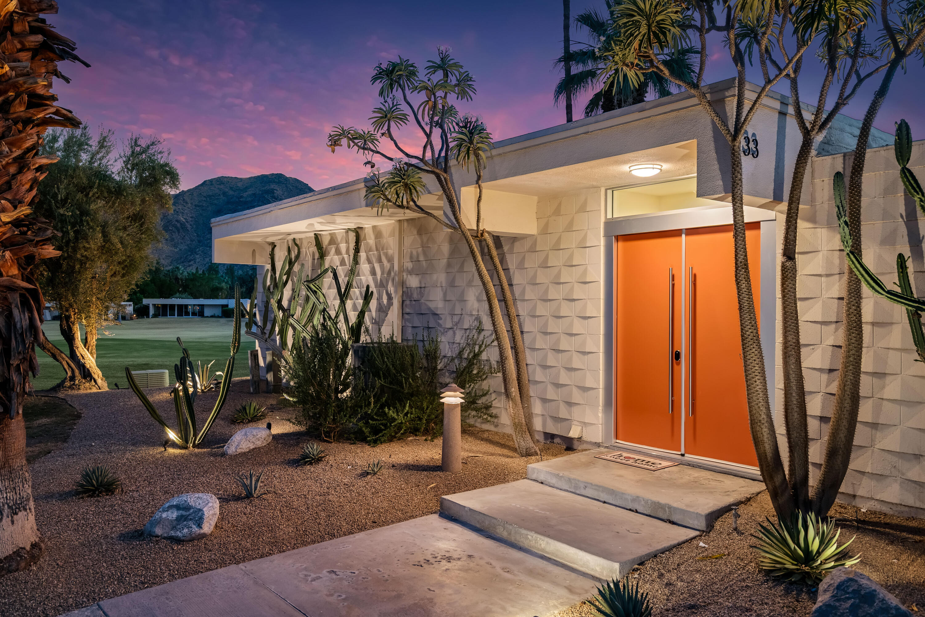 133 Desert Lakes DR