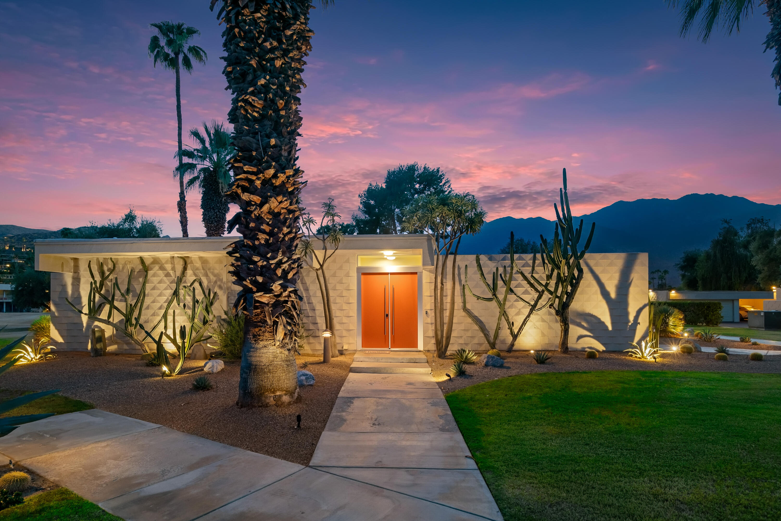 133 Desert Lakes DR